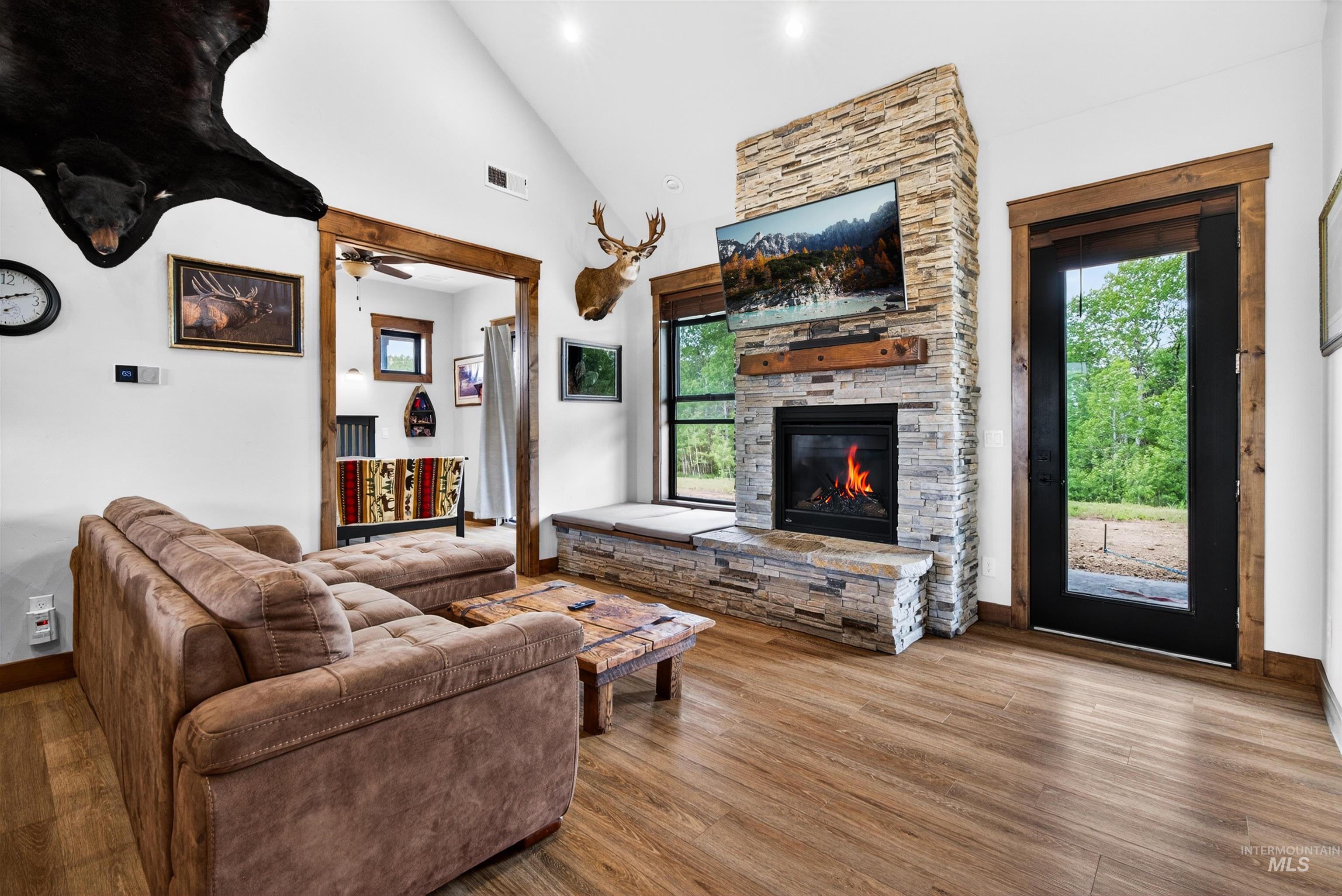 13911 Sky View Ct, McCall, Idaho 83638, 2 Bedrooms, 2 Bathrooms, Residential For Sale, Price $885,000,MLS 98990254