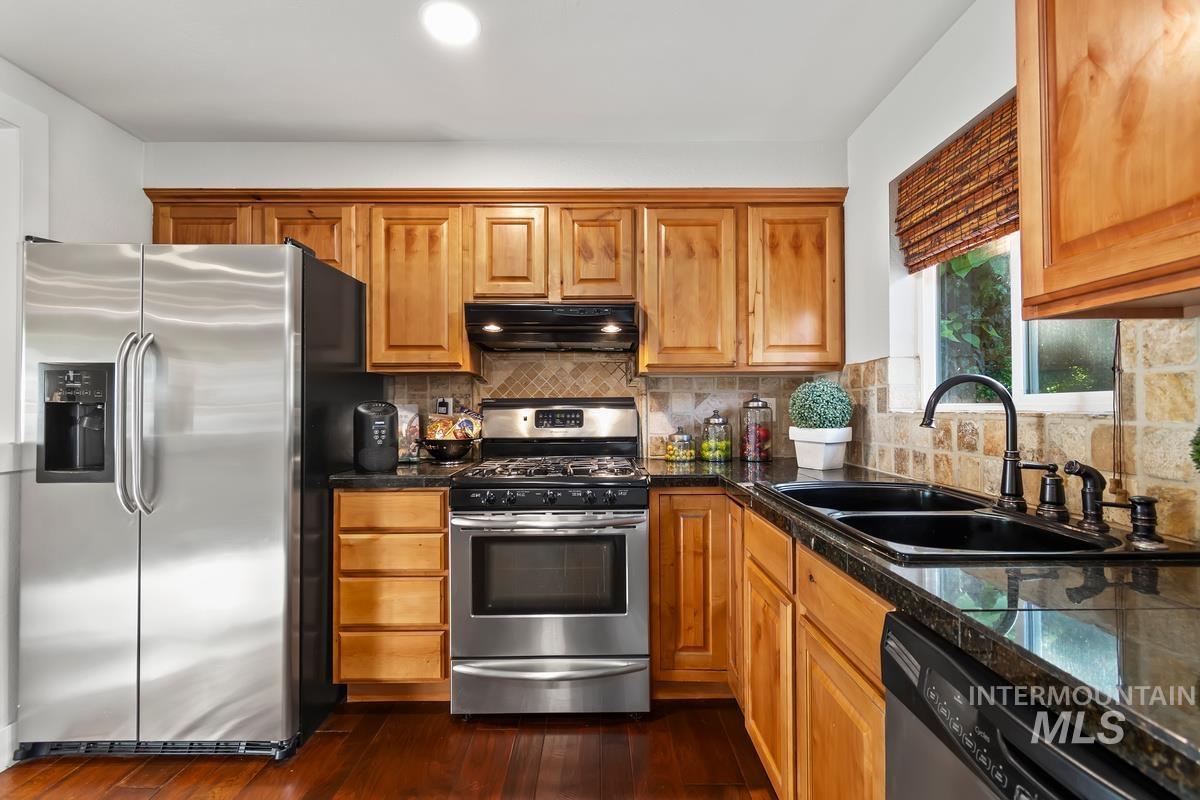 2330 S Quicksilver St, Boise, Idaho 83705, 4 Bedrooms, 2 Bathrooms, Residential For Sale, Price $525,000,MLS 98990257
