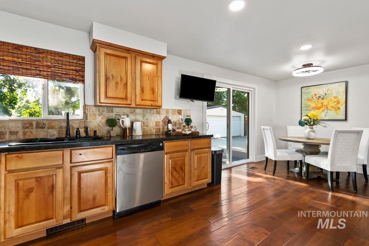 2330 S Quicksilver St, Boise, Idaho 83705, 4 Bedrooms, 2 Bathrooms, Residential For Sale, Price $525,000,MLS 98990257