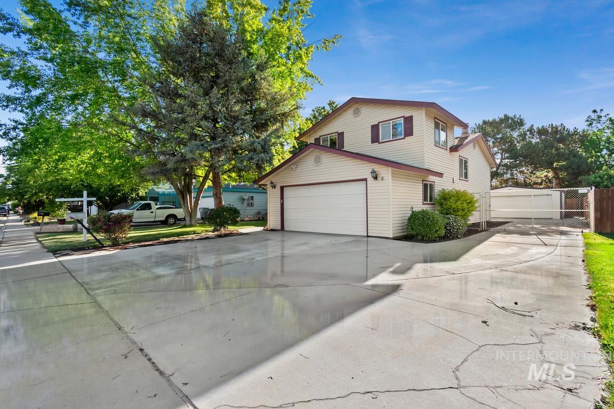 2330 S Quicksilver St, Boise, Idaho 83705, 4 Bedrooms, 2 Bathrooms, Residential For Sale, Price $525,000,MLS 98990257