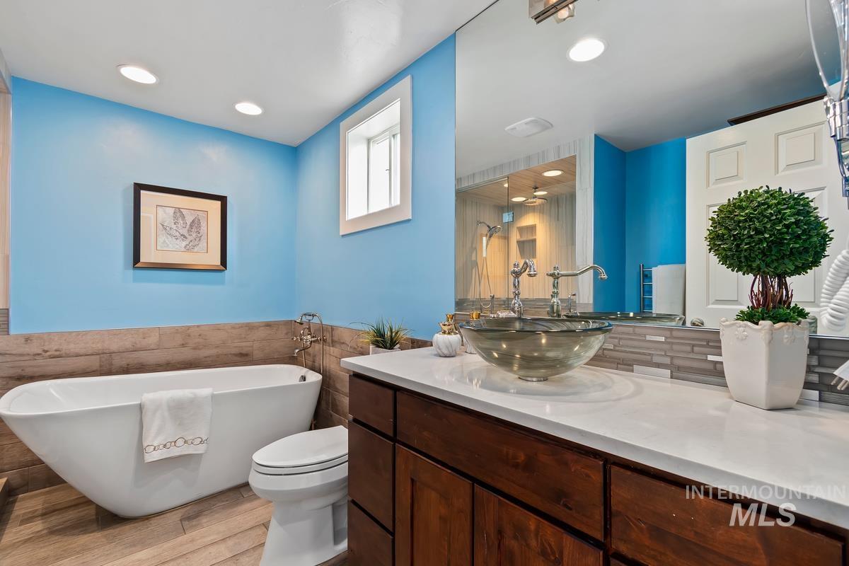2330 S Quicksilver St, Boise, Idaho 83705, 4 Bedrooms, 2 Bathrooms, Residential For Sale, Price $525,000,MLS 98990257
