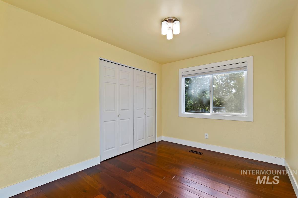 2330 S Quicksilver St, Boise, Idaho 83705, 4 Bedrooms, 2 Bathrooms, Residential For Sale, Price $525,000,MLS 98990257