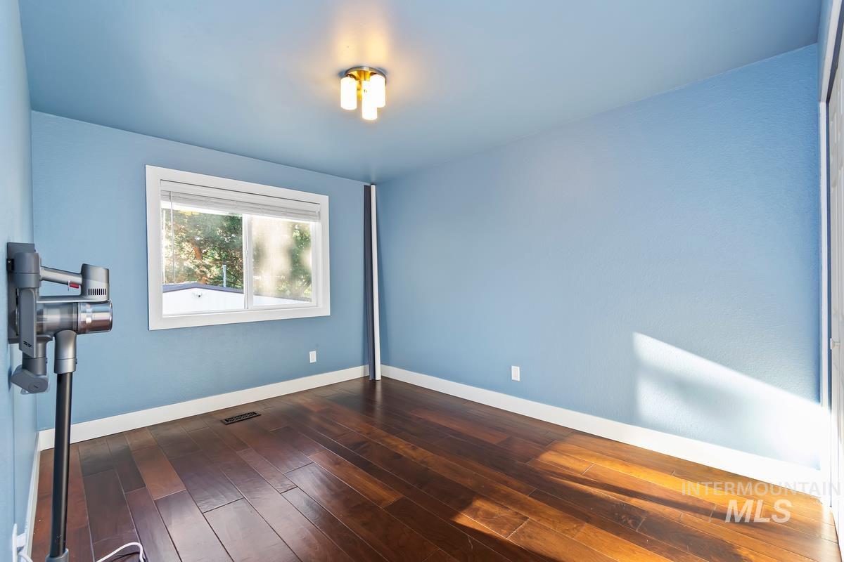 2330 S Quicksilver St, Boise, Idaho 83705, 4 Bedrooms, 2 Bathrooms, Residential For Sale, Price $525,000,MLS 98990257