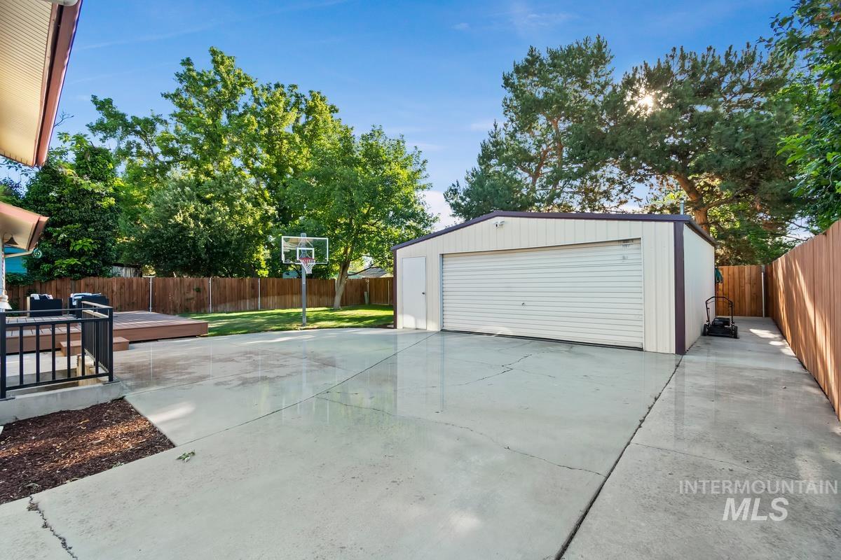 2330 S Quicksilver St, Boise, Idaho 83705, 4 Bedrooms, 2 Bathrooms, Residential For Sale, Price $525,000,MLS 98990257