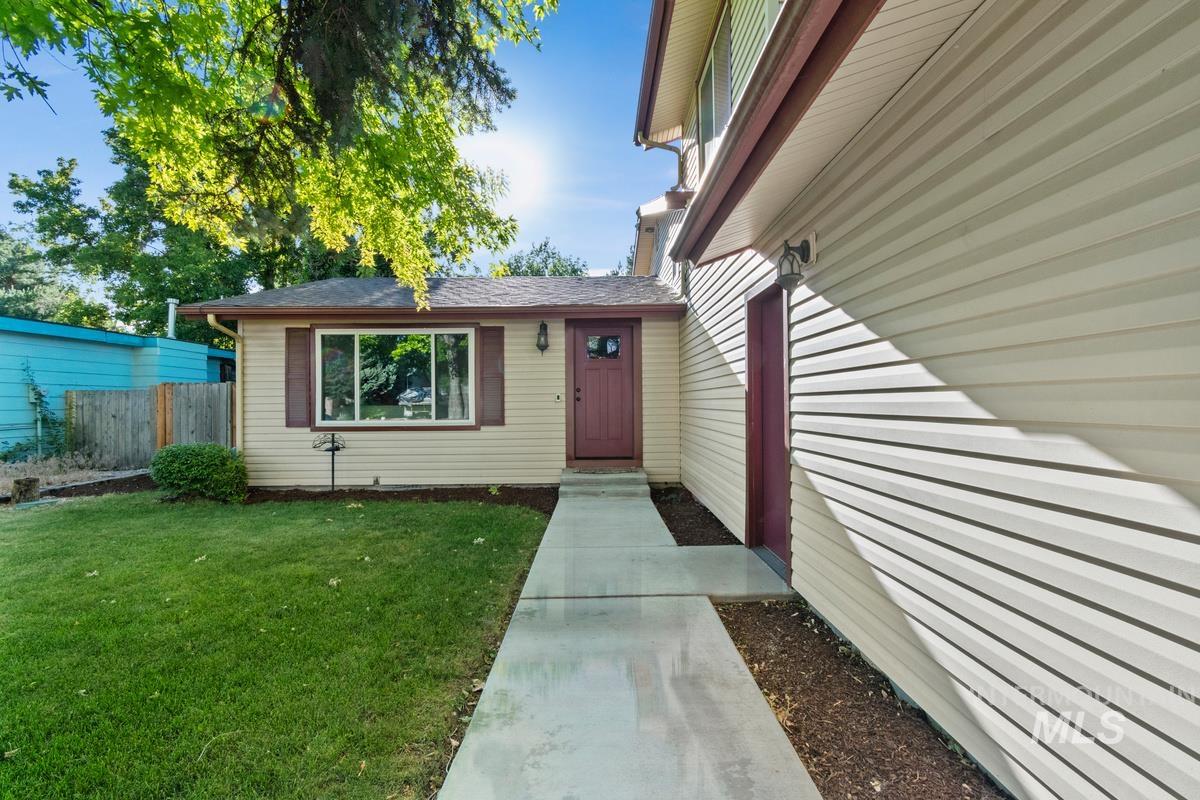 2330 S Quicksilver St, Boise, Idaho 83705, 4 Bedrooms, 2 Bathrooms, Residential For Sale, Price $525,000,MLS 98990257