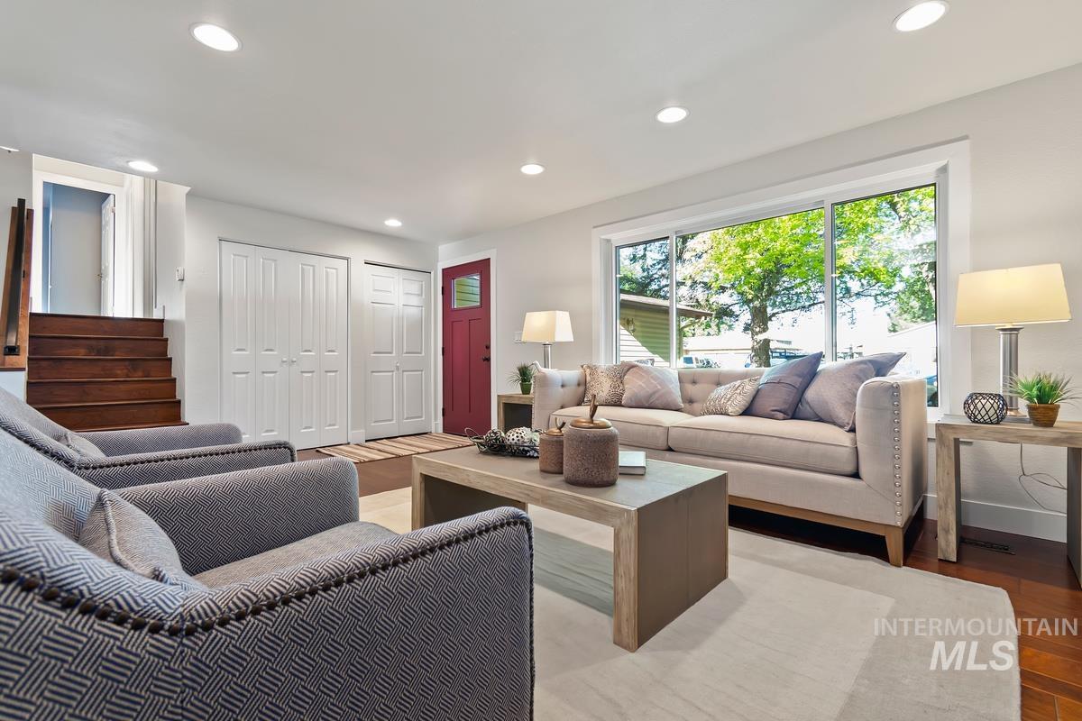 2330 S Quicksilver St, Boise, Idaho 83705, 4 Bedrooms, 2 Bathrooms, Residential For Sale, Price $525,000,MLS 98990257