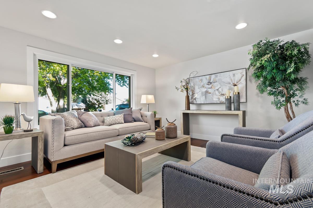 2330 S Quicksilver St, Boise, Idaho 83705, 4 Bedrooms, 2 Bathrooms, Residential For Sale, Price $525,000,MLS 98990257