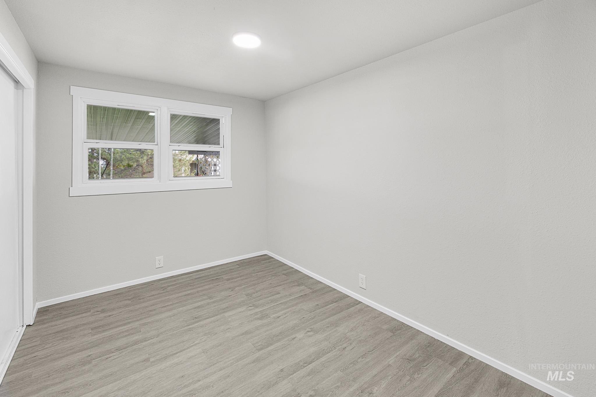 69 S Rose Circle, Meridian, Idaho 83642, 3 Bedrooms, 2 Bathrooms, Residential For Sale, Price $284,900,MLS 98990269
