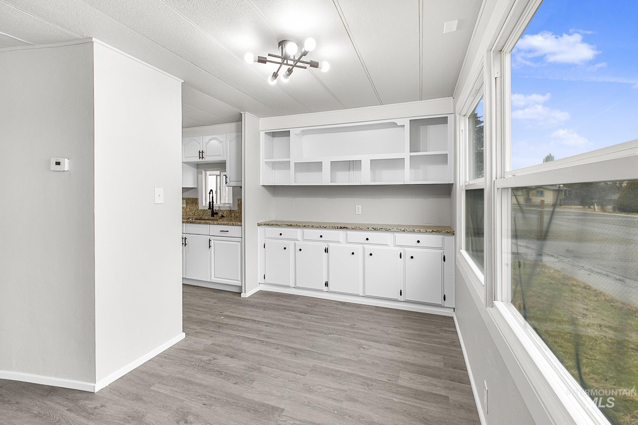 69 S Rose Circle, Meridian, Idaho 83642, 3 Bedrooms, 2 Bathrooms, Residential For Sale, Price $284,900,MLS 98990269