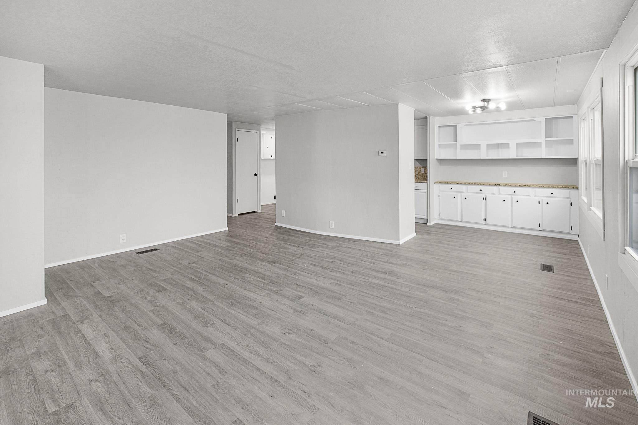 69 S Rose Circle, Meridian, Idaho 83642, 3 Bedrooms, 2 Bathrooms, Residential For Sale, Price $284,900,MLS 98990269