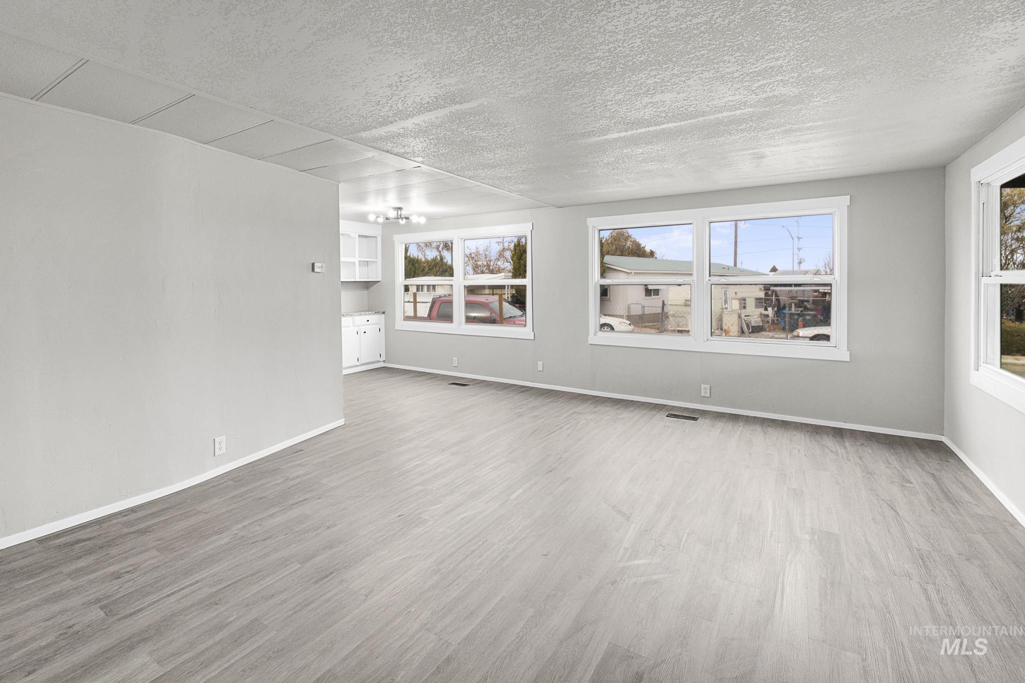 69 S Rose Circle, Meridian, Idaho 83642, 3 Bedrooms, 2 Bathrooms, Residential For Sale, Price $284,900,MLS 98990269