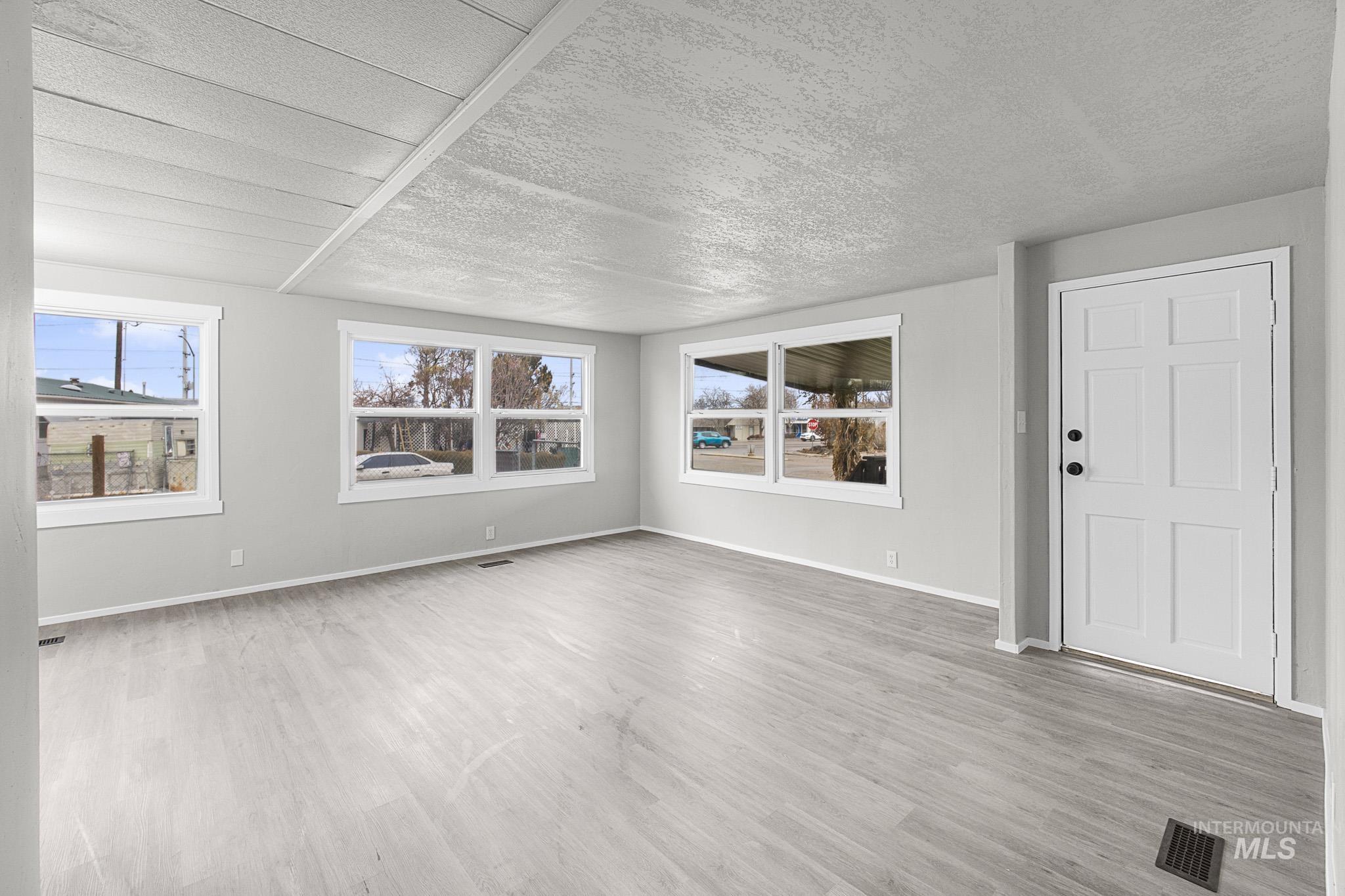 69 S Rose Circle, Meridian, Idaho 83642, 3 Bedrooms, 2 Bathrooms, Residential For Sale, Price $284,900,MLS 98990269