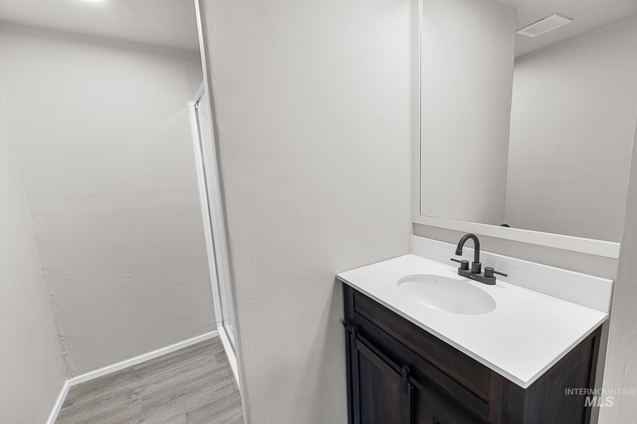 69 S Rose Circle, Meridian, Idaho 83642, 3 Bedrooms, 2 Bathrooms, Residential For Sale, Price $284,900,MLS 98990269