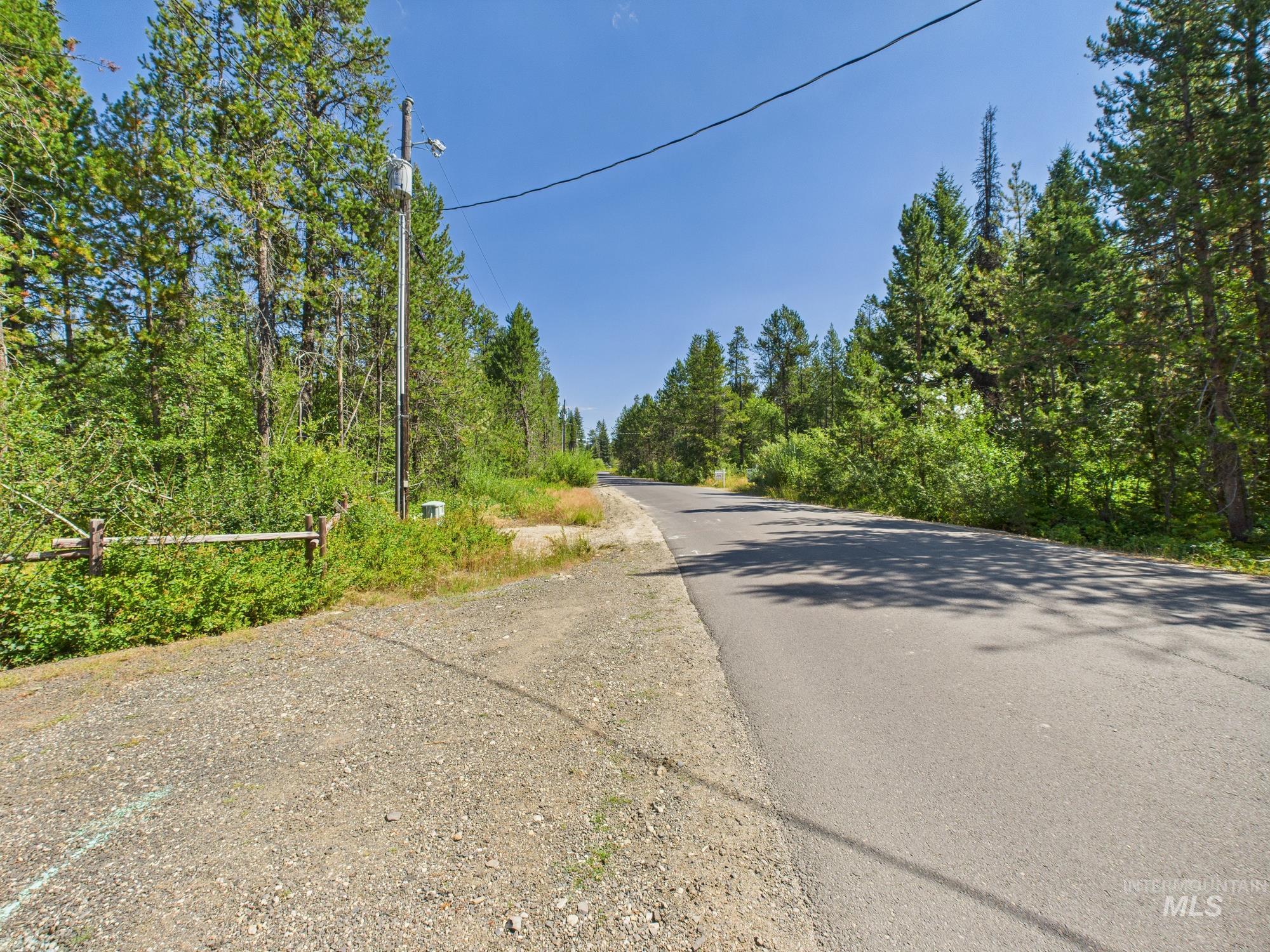 174 Lake Trail Dr, Donnelly, Idaho 83616, 2 Bedrooms, 2 Bathrooms, Residential For Sale, Price $312,000,MLS 98990273