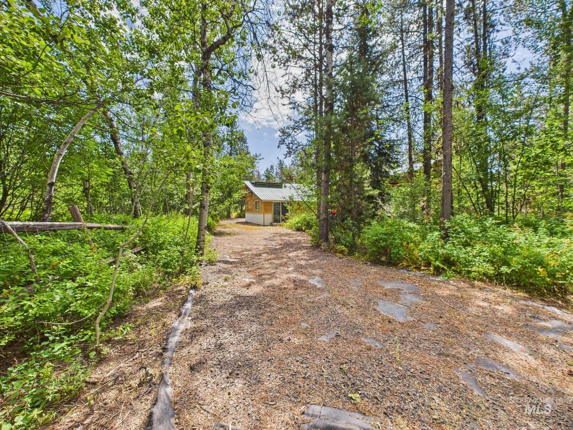 174 Lake Trail Dr, Donnelly, Idaho 83616, 2 Bedrooms, 2 Bathrooms, Residential For Sale, Price $312,000,MLS 98990273