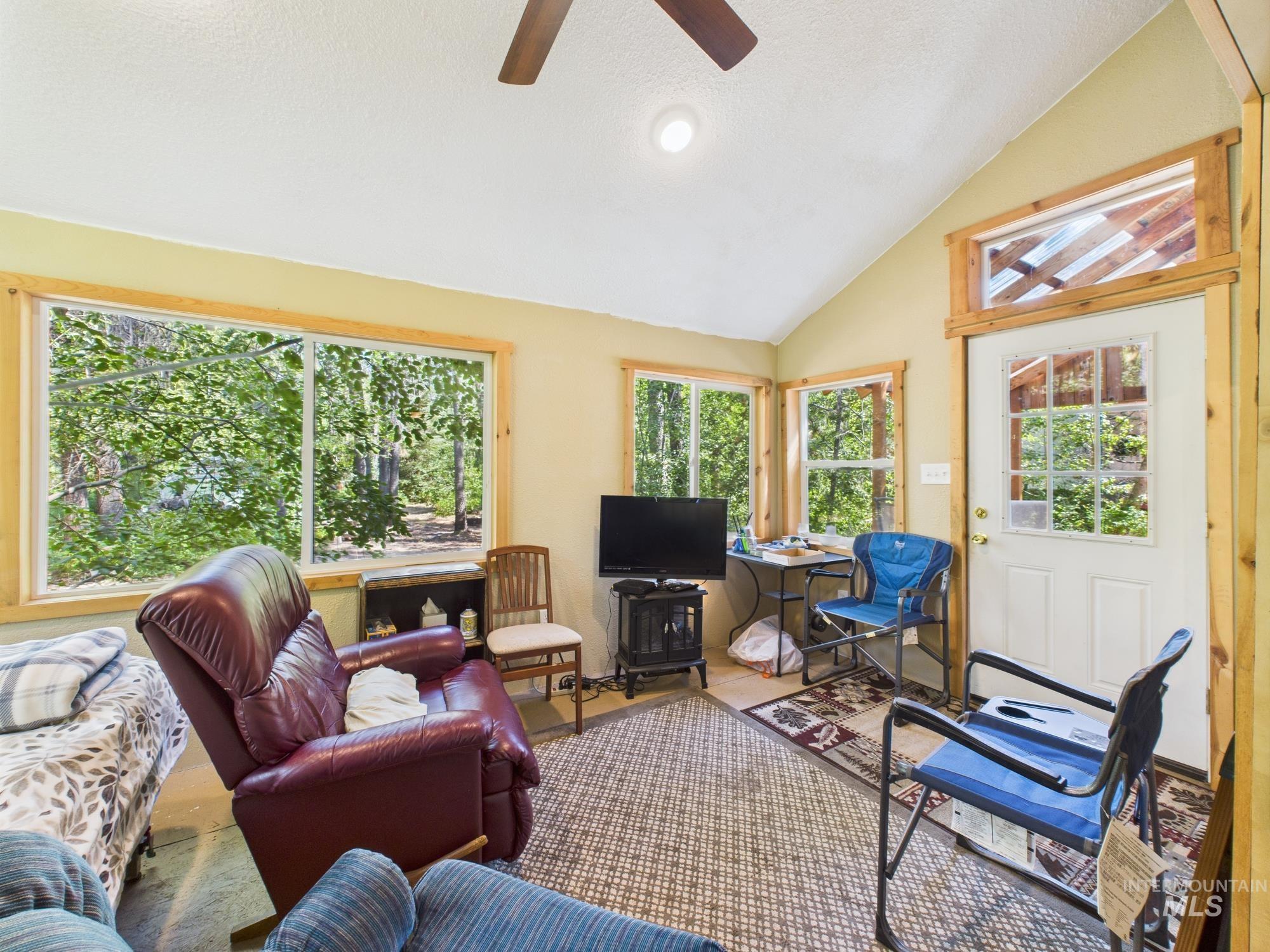 174 Lake Trail Dr, Donnelly, Idaho 83616, 2 Bedrooms, 2 Bathrooms, Residential For Sale, Price $312,000,MLS 98990273