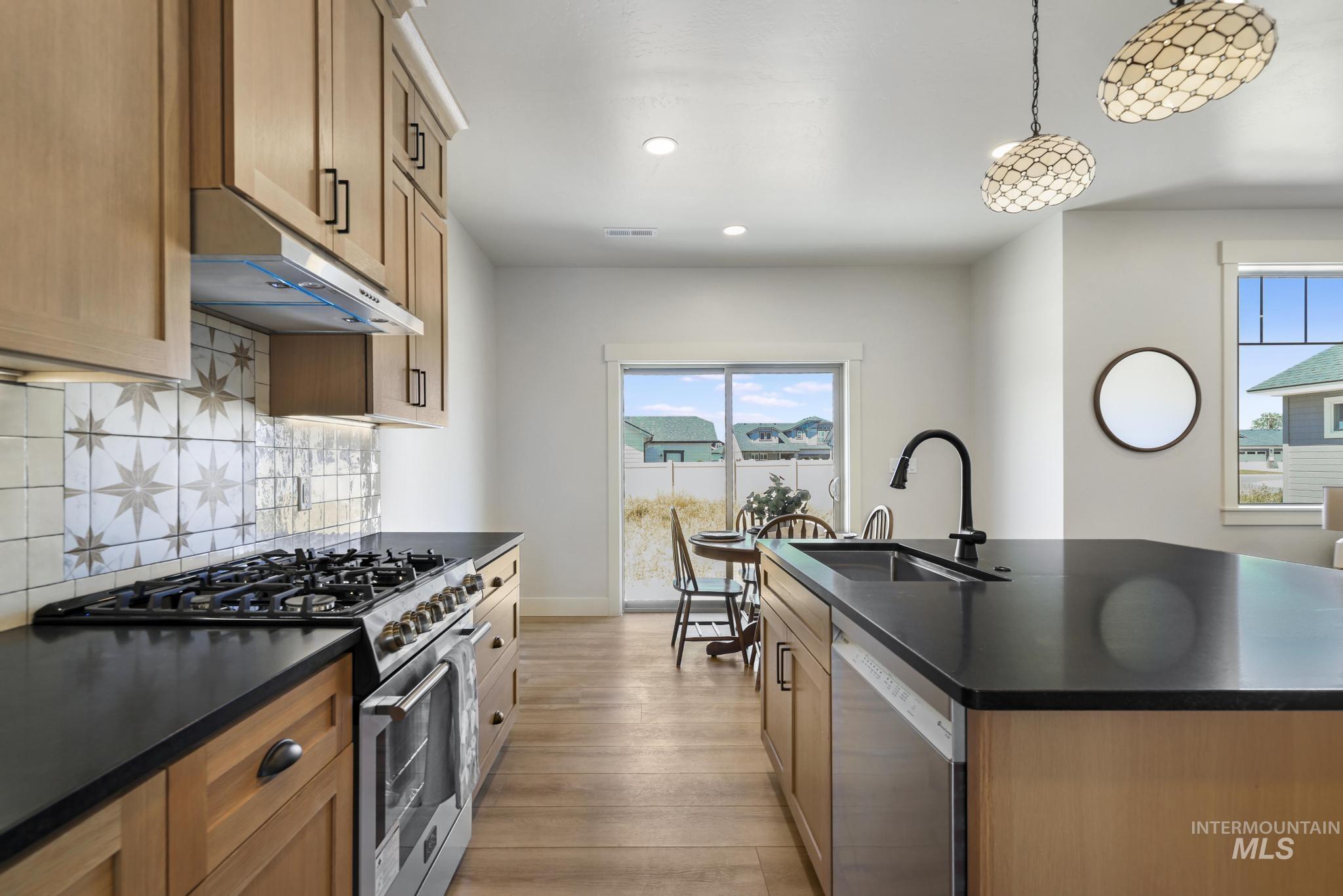 918 Quartz RD, Kimberly, Idaho 83341-2057, 3 Bedrooms, 2.5 Bathrooms, Residential For Sale, Price $559,900,MLS 98990274