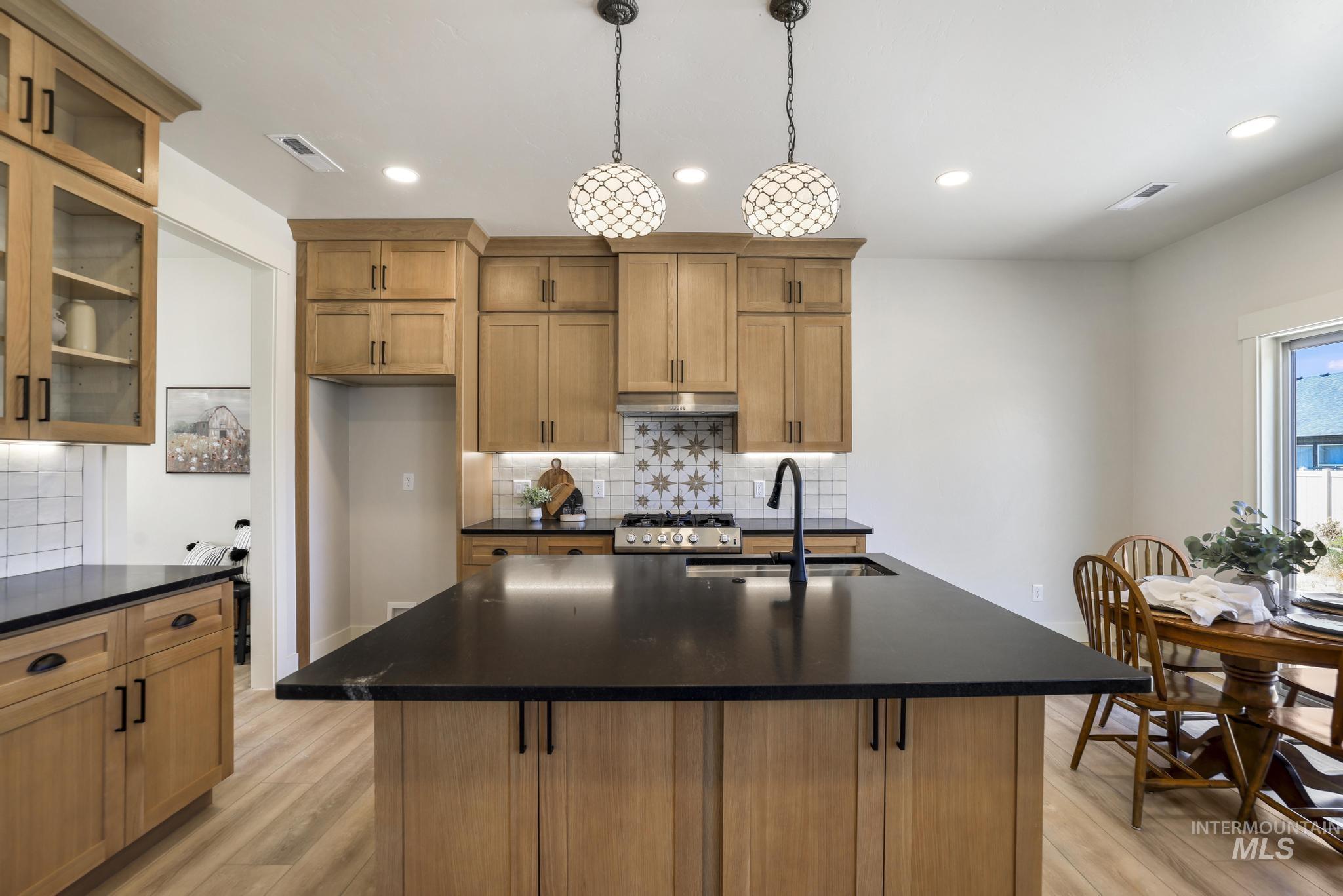 918 Quartz RD, Kimberly, Idaho 83341-2057, 3 Bedrooms, 2.5 Bathrooms, Residential For Sale, Price $559,900,MLS 98990274