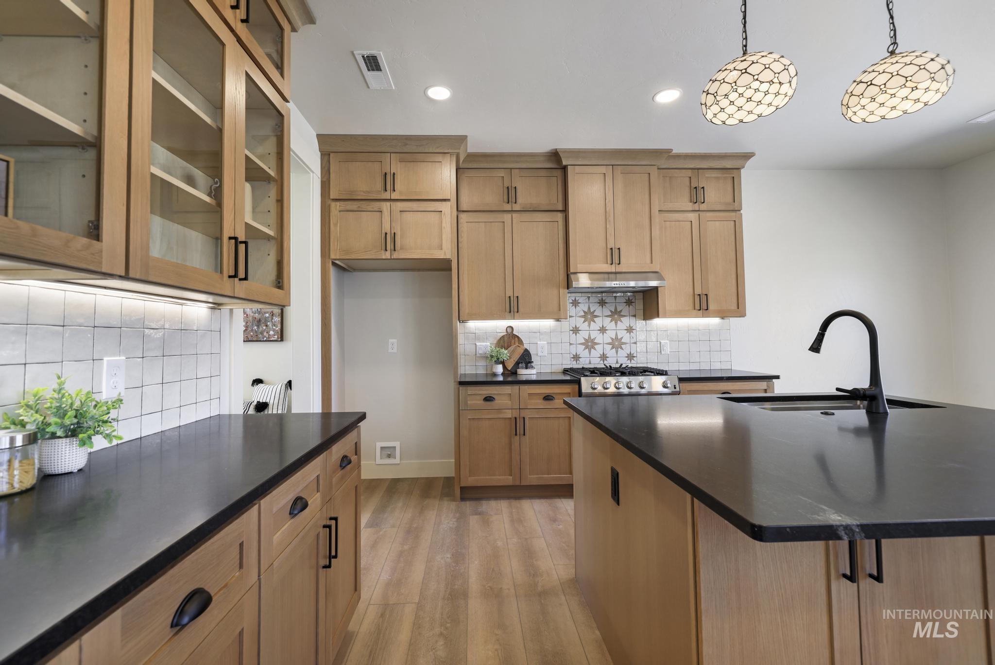 918 Quartz RD, Kimberly, Idaho 83341-2057, 3 Bedrooms, 2.5 Bathrooms, Residential For Sale, Price $559,900,MLS 98990274
