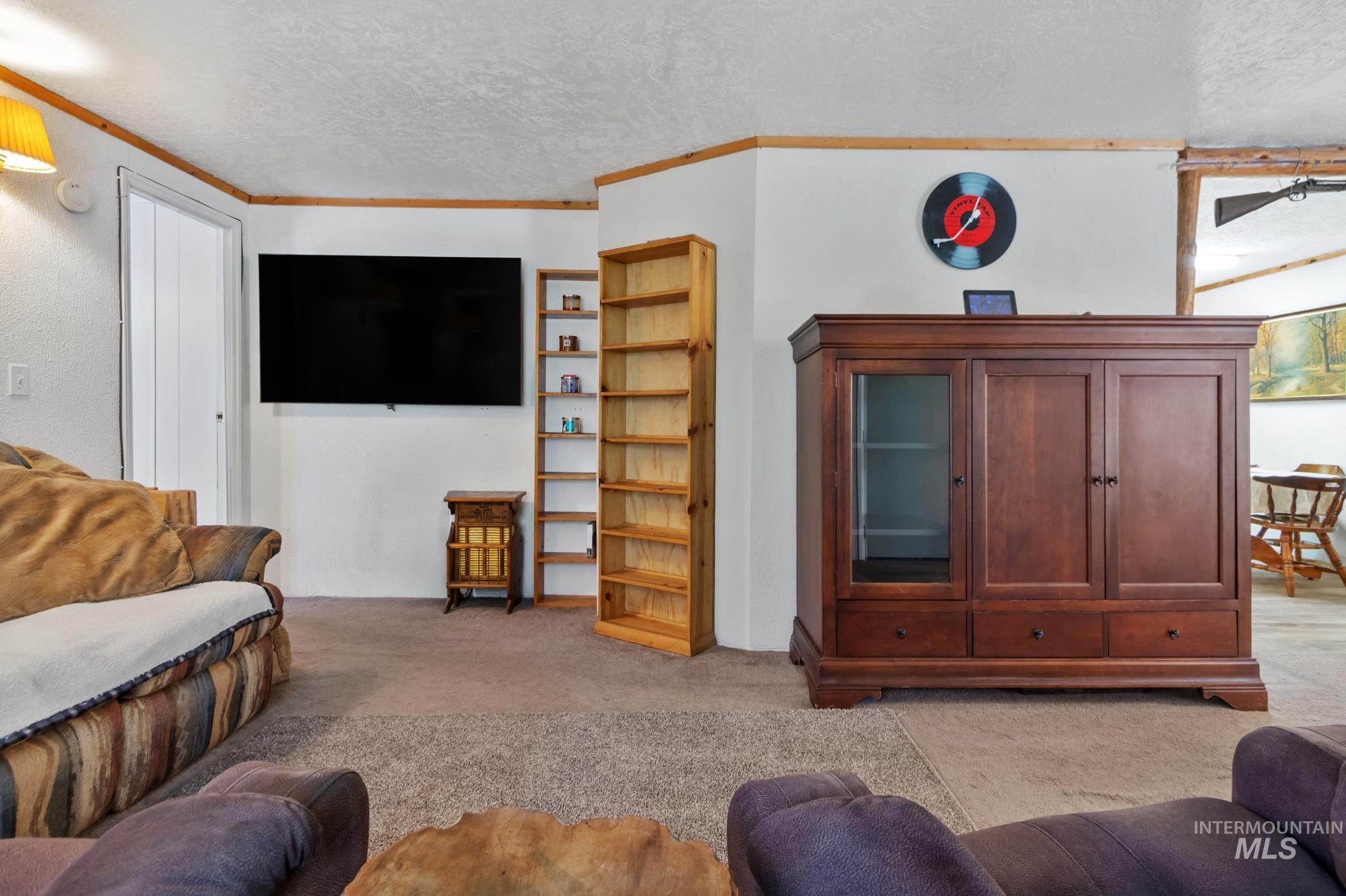 29 Beaver Creek Rd, Boise, Idaho 83716-3323, 3 Bedrooms, 2 Bathrooms, Residential For Sale, Price $249,900, 98990280