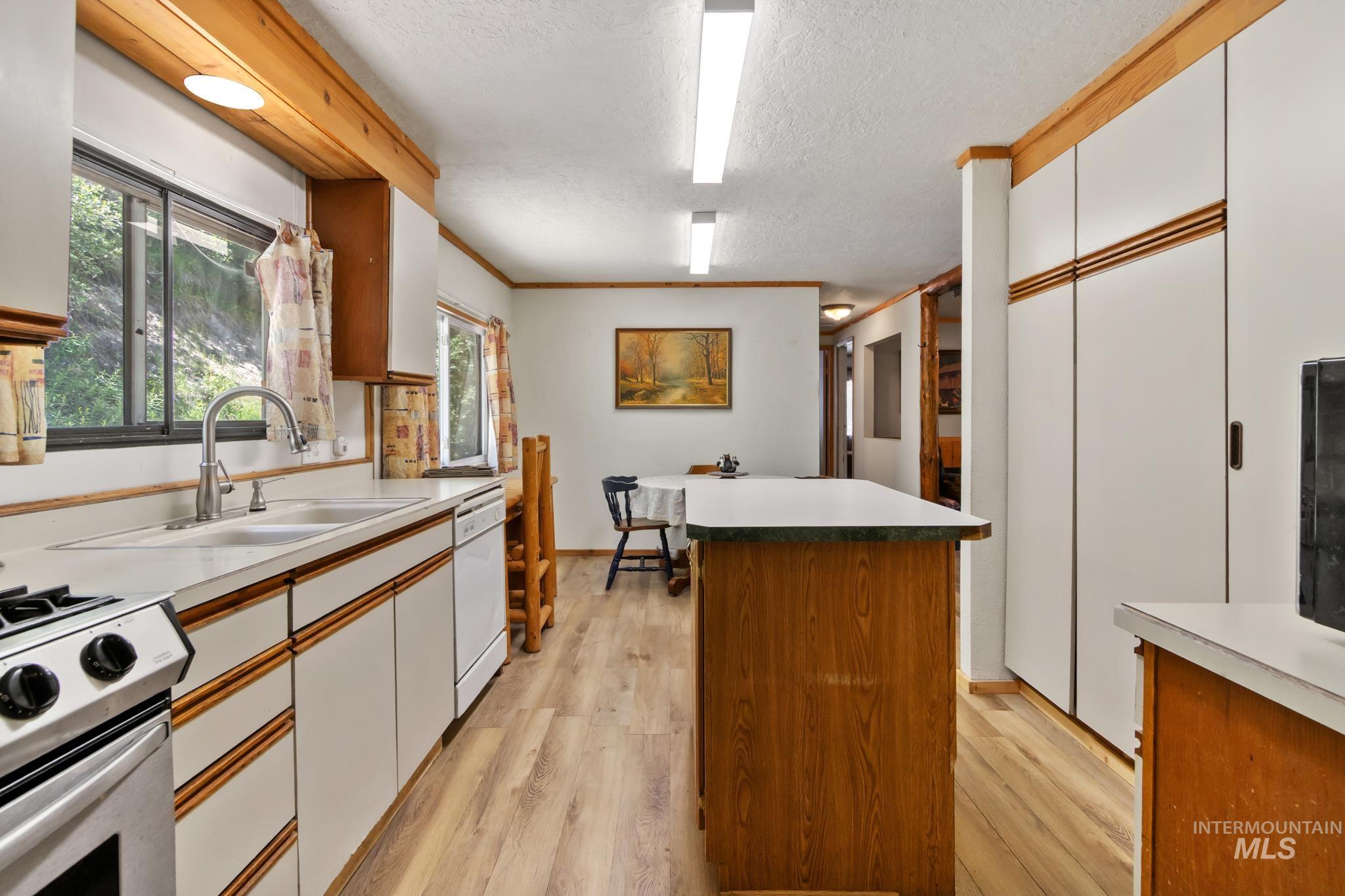 29 Beaver Creek Rd, Boise, Idaho 83716-3323, 3 Bedrooms, 2 Bathrooms, Residential For Sale, Price $249,900, 98990280