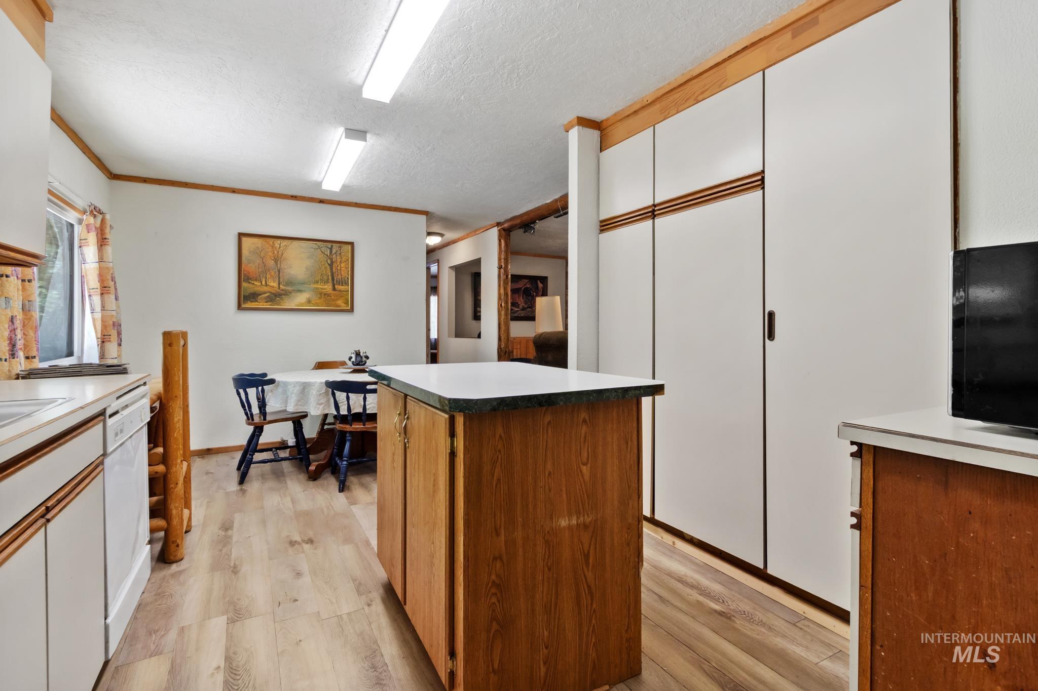 29 Beaver Creek Rd, Boise, Idaho 83716-3323, 3 Bedrooms, 2 Bathrooms, Residential For Sale, Price $249,900, 98990280