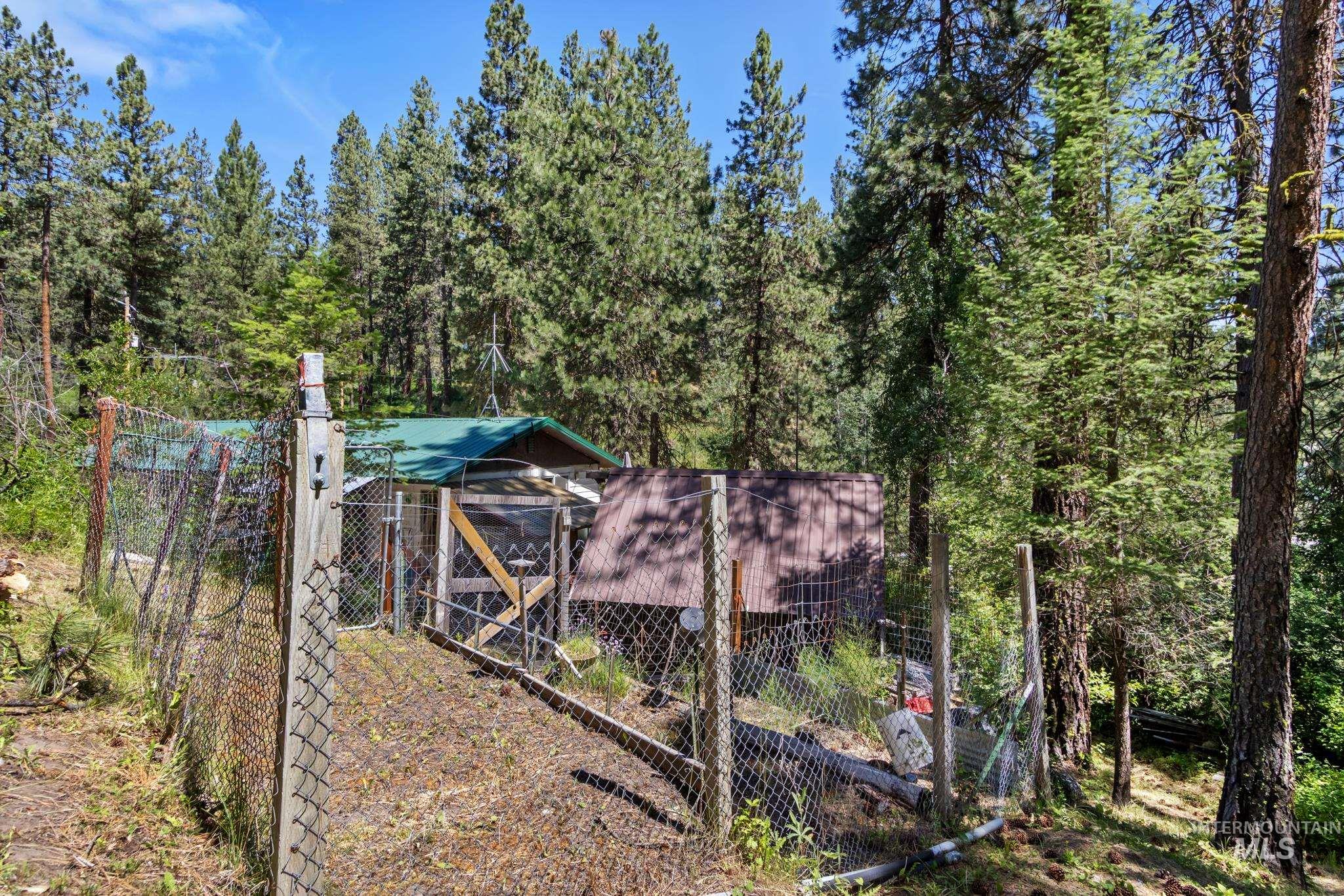 29 Beaver Creek Rd, Boise, Idaho 83716-3323, 3 Bedrooms, 2 Bathrooms, Residential For Sale, Price $249,900, 98990280