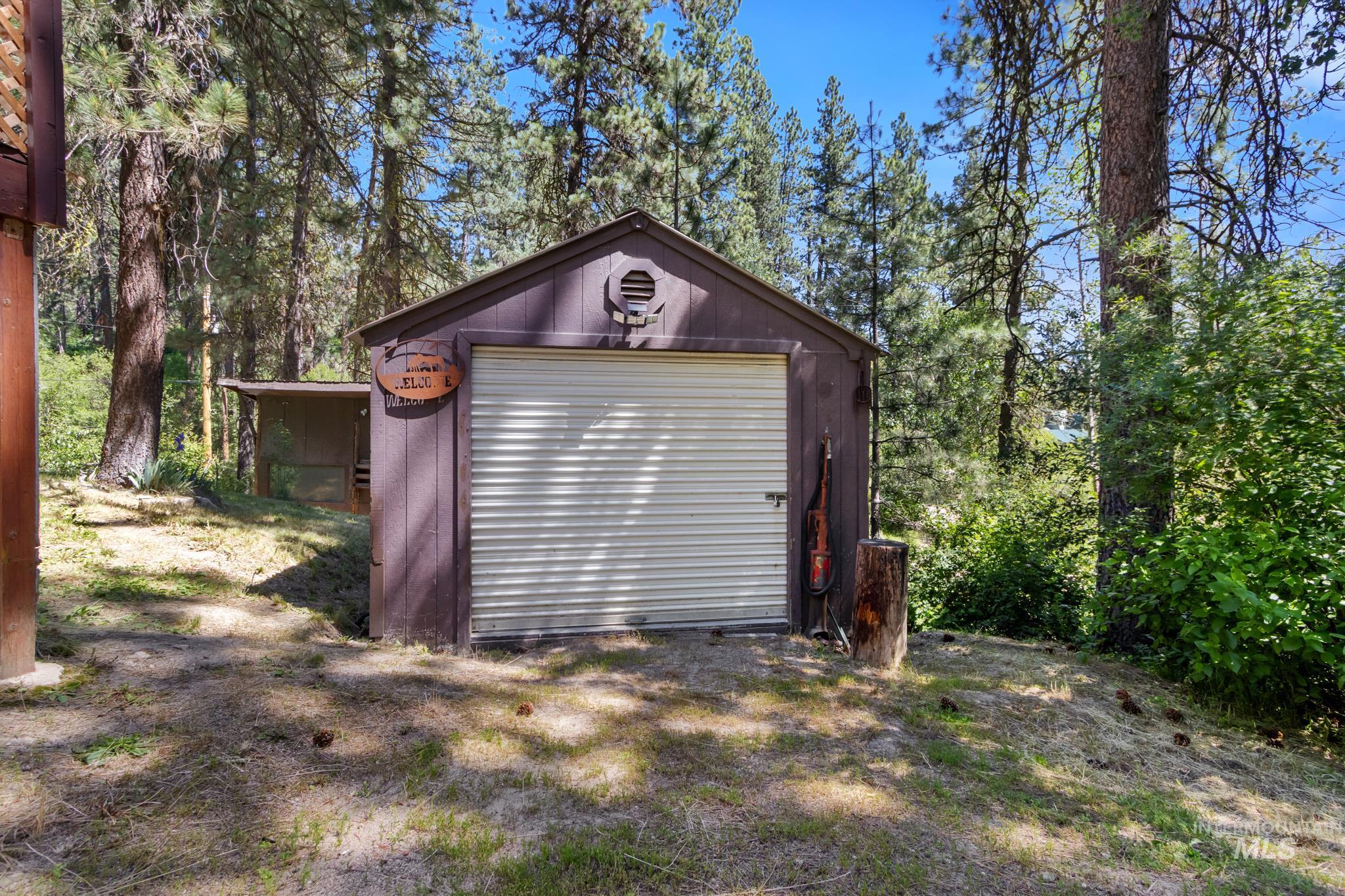 29 Beaver Creek Rd, Boise, Idaho 83716-3323, 3 Bedrooms, 2 Bathrooms, Residential For Sale, Price $249,900, 98990280