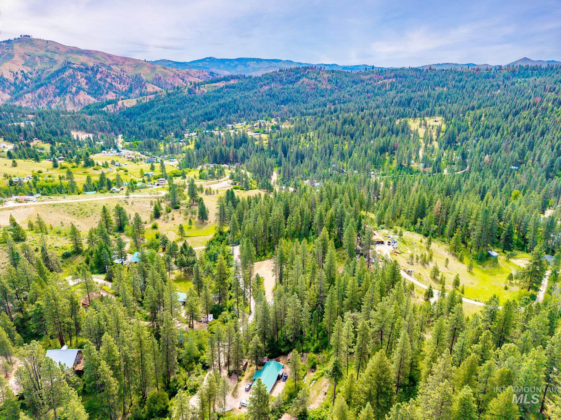 29 Beaver Creek Rd, Boise, Idaho 83716-3323, 3 Bedrooms, 2 Bathrooms, Residential For Sale, Price $249,900, 98990280