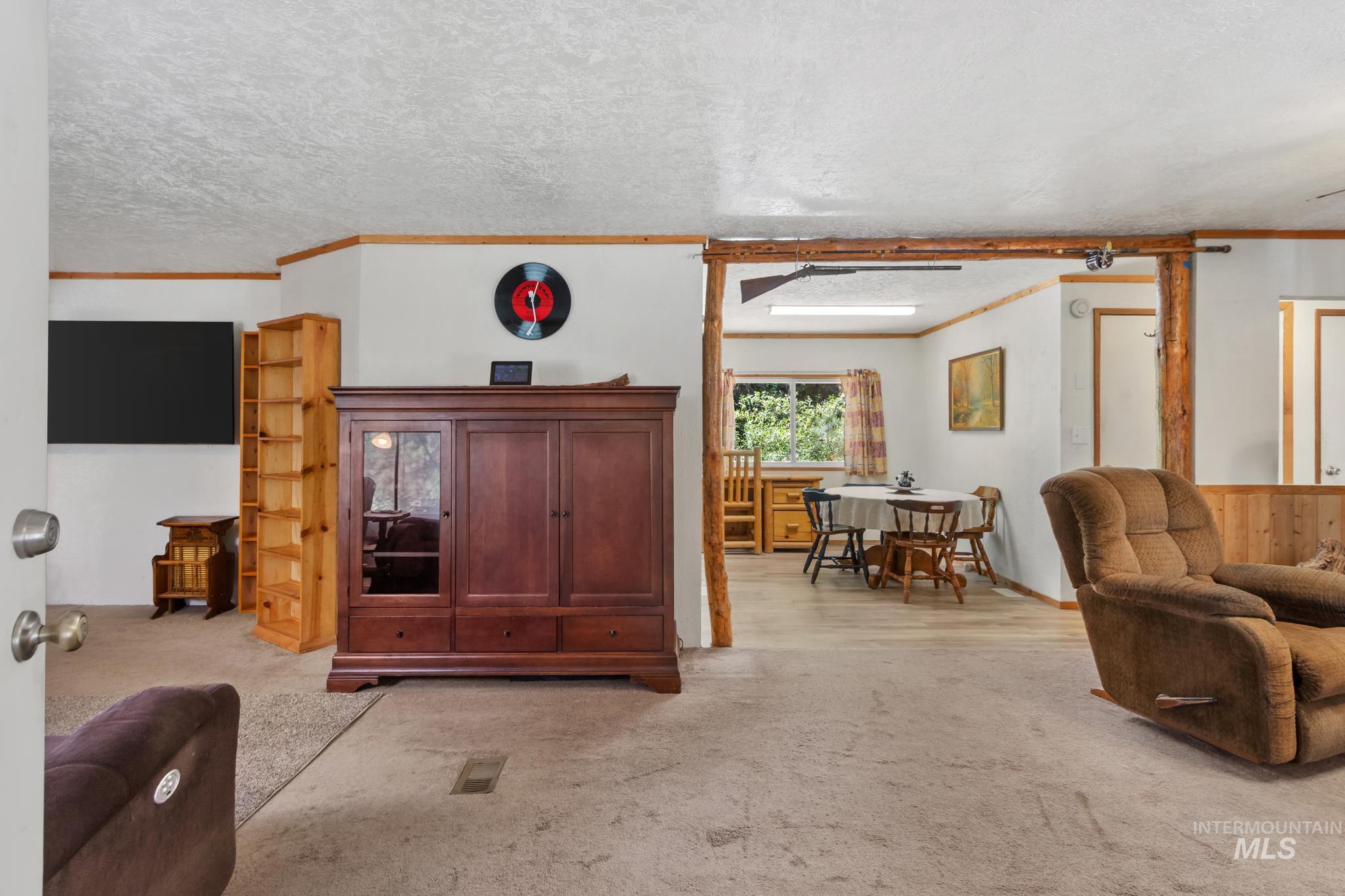 29 Beaver Creek Rd, Boise, Idaho 83716-3323, 3 Bedrooms, 2 Bathrooms, Residential For Sale, Price $249,900, 98990280