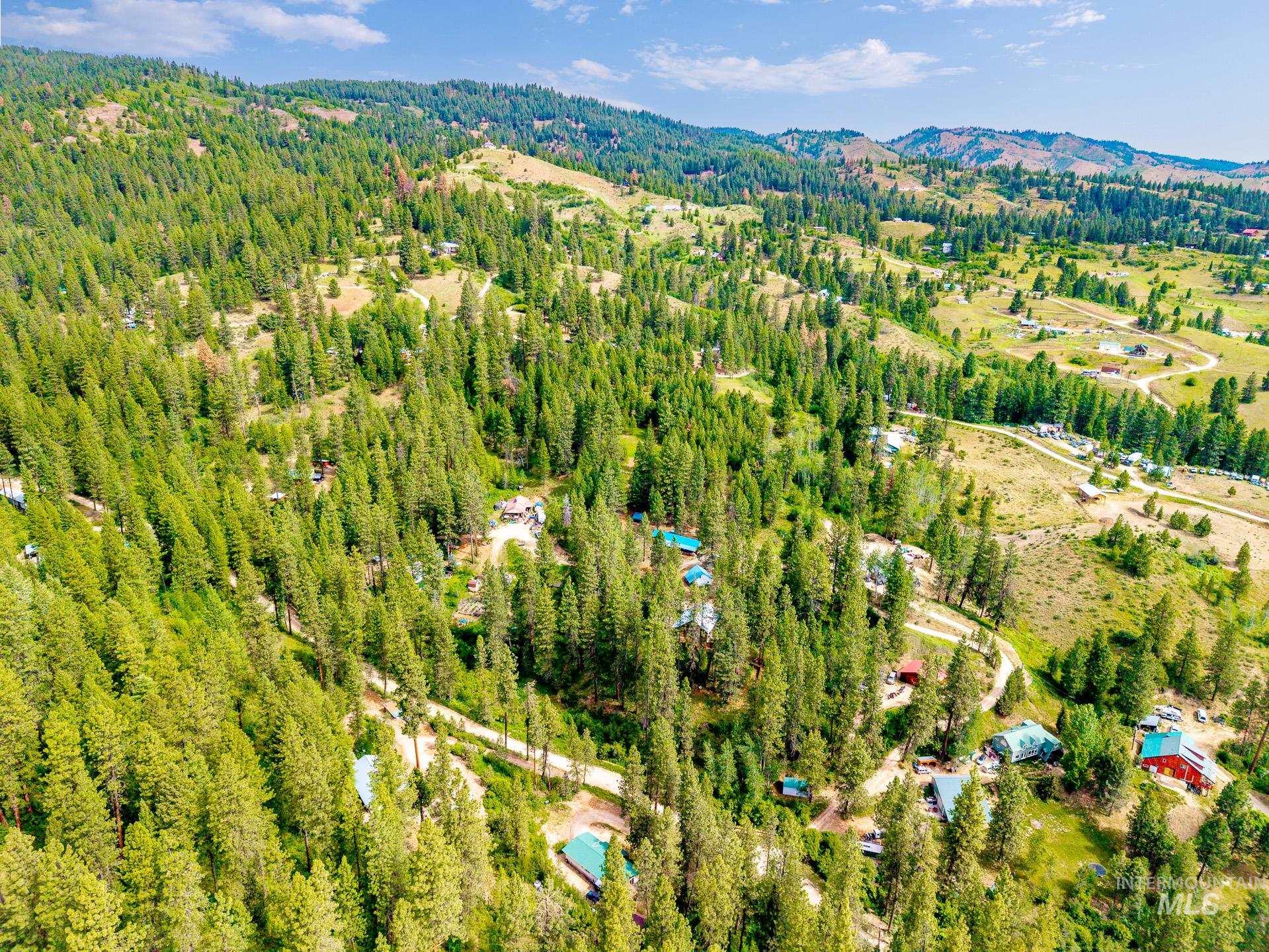 29 Beaver Creek Rd, Boise, Idaho 83716-3323, 3 Bedrooms, 2 Bathrooms, Residential For Sale, Price $249,900, 98990280