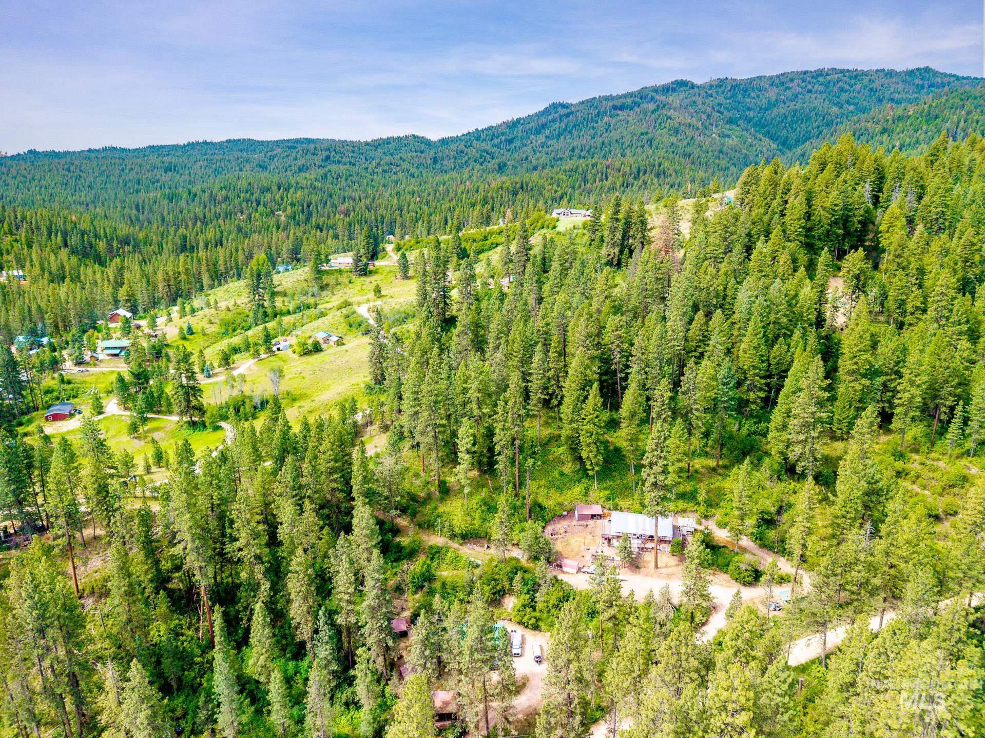 29 Beaver Creek Rd, Boise, Idaho 83716-3323, 3 Bedrooms, 2 Bathrooms, Residential For Sale, Price $249,900, 98990280