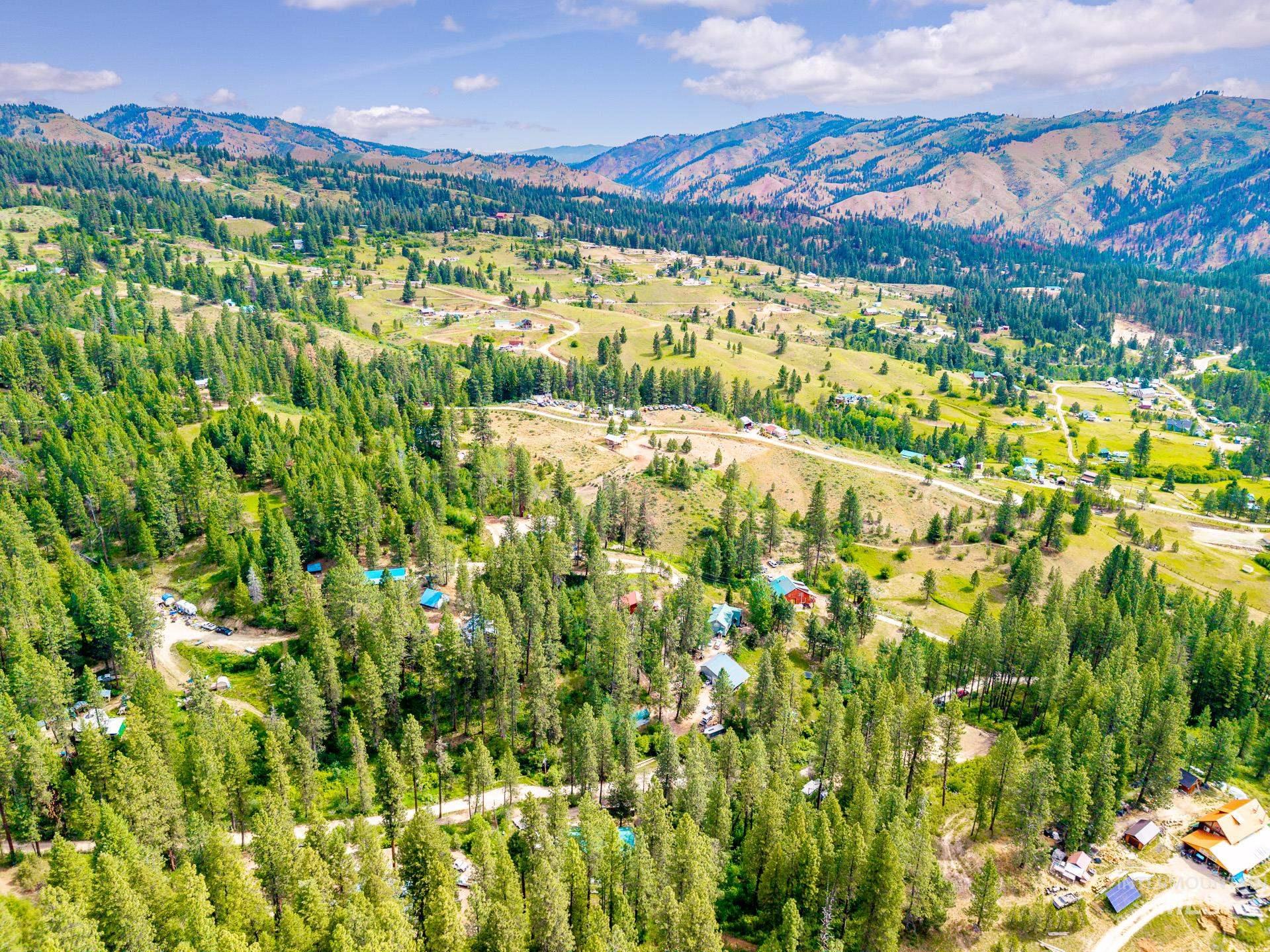 29 Beaver Creek Rd, Boise, Idaho 83716-3323, 3 Bedrooms, 2 Bathrooms, Residential For Sale, Price $249,900, 98990280