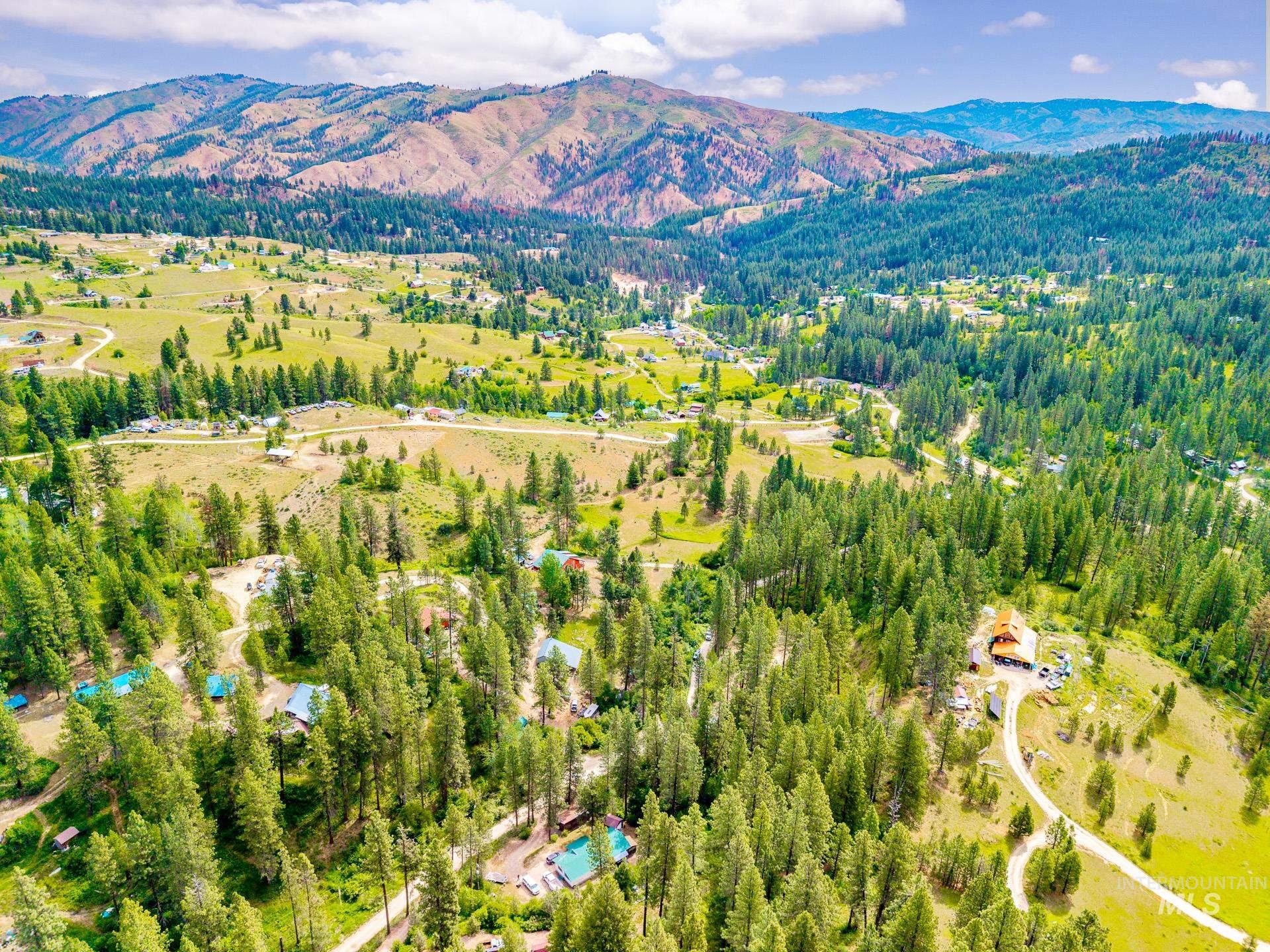 29 Beaver Creek Rd, Boise, Idaho 83716-3323, 3 Bedrooms, 2 Bathrooms, Residential For Sale, Price $249,900, 98990280