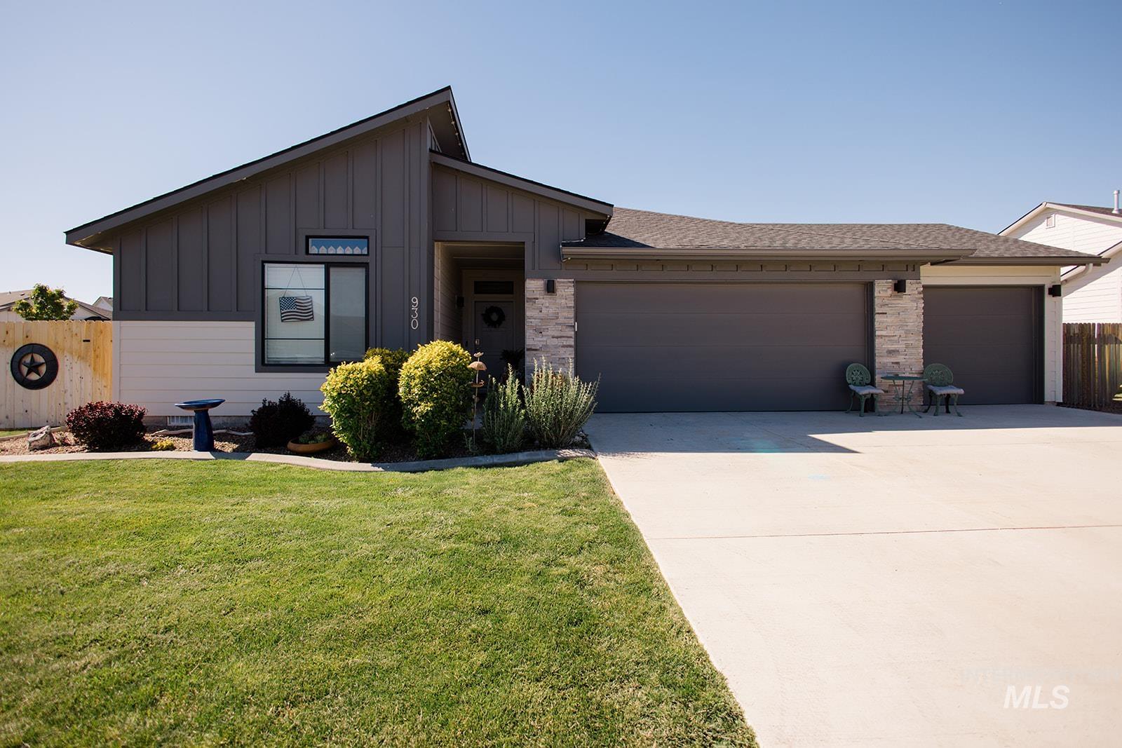930 SW Lago, Mountain Home, Idaho 83647, 4 Bedrooms, 2 Bathrooms, Residential For Sale, Price $425,000, 98990286