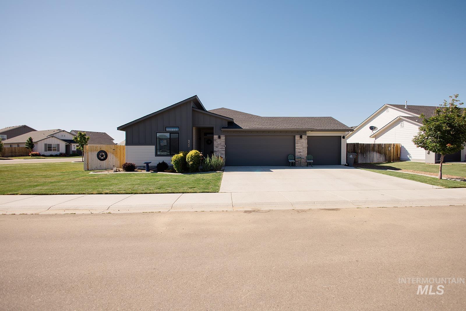 930 SW Lago, Mountain Home, Idaho 83647, 4 Bedrooms, 2 Bathrooms, Residential For Sale, Price $425,000, 98990286