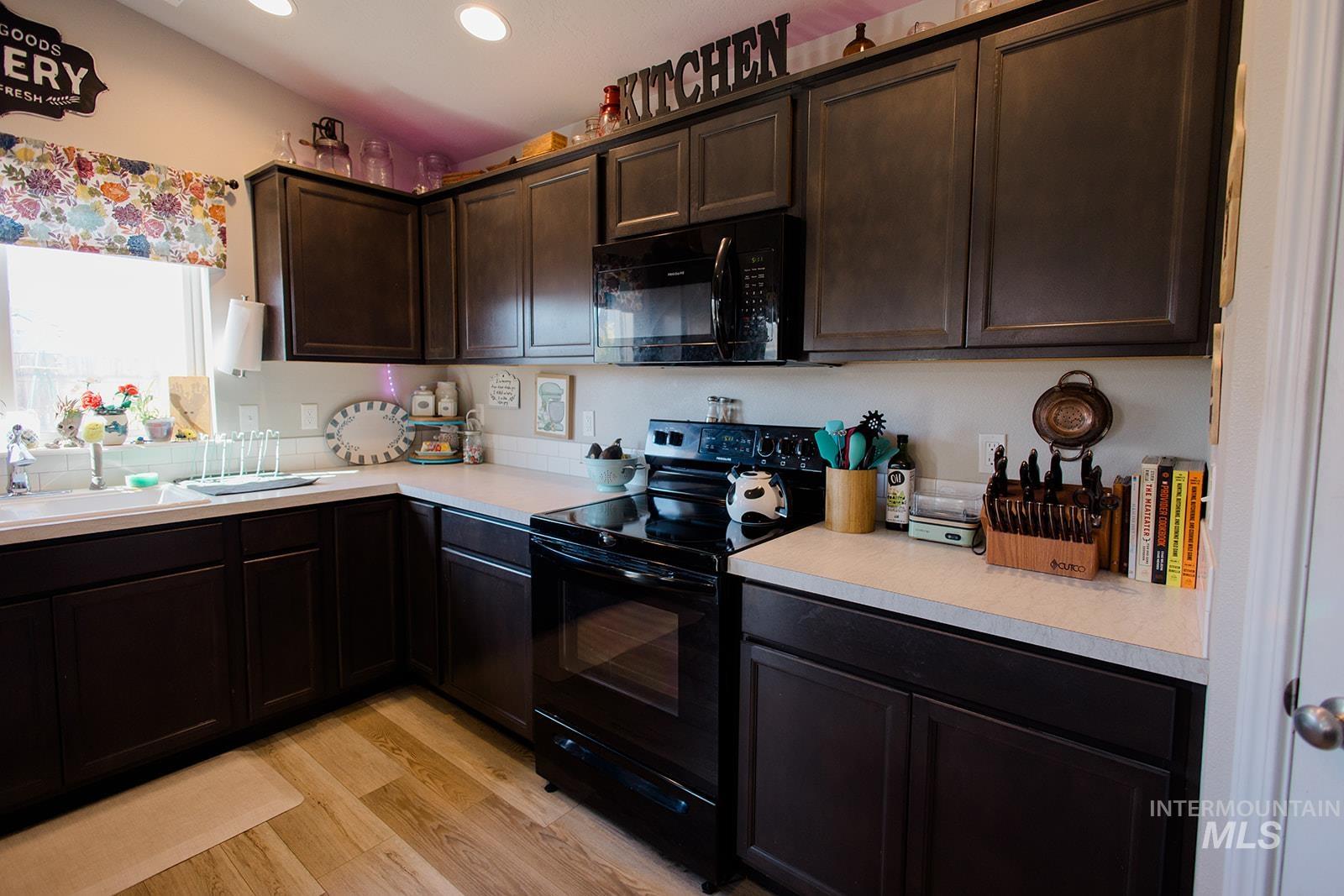 930 SW Lago, Mountain Home, Idaho 83647, 4 Bedrooms, 2 Bathrooms, Residential For Sale, Price $425,000, 98990286