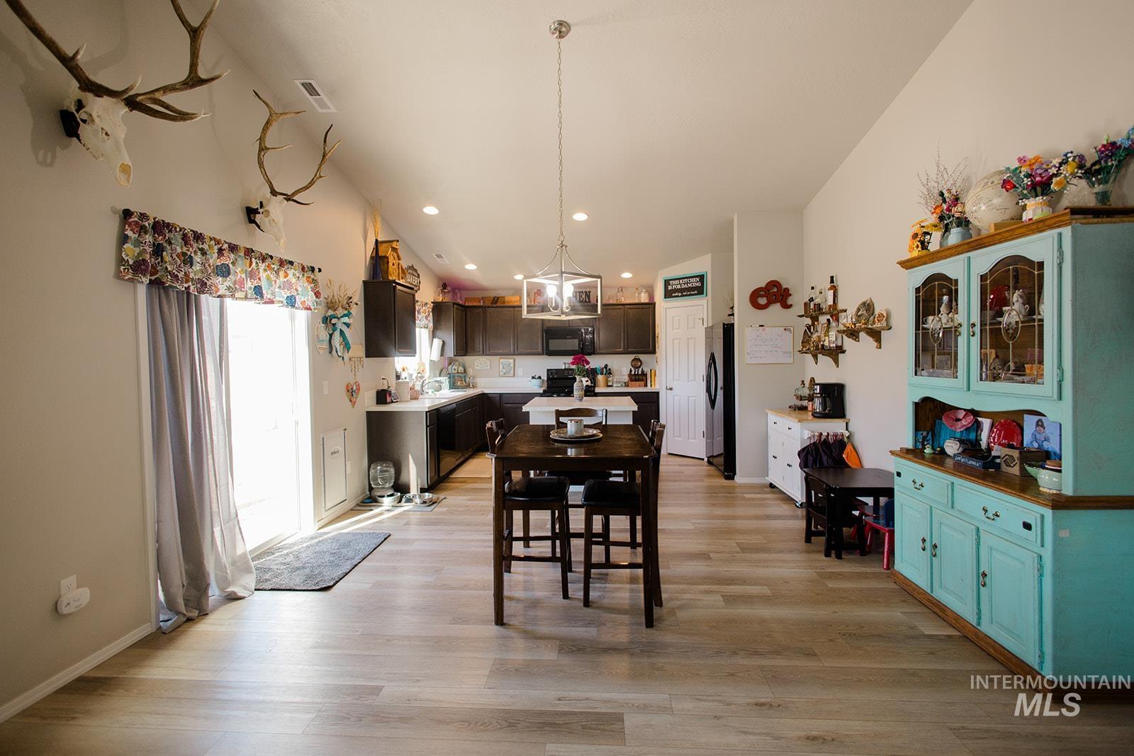 930 SW Lago, Mountain Home, Idaho 83647, 4 Bedrooms, 2 Bathrooms, Residential For Sale, Price $425,000, 98990286
