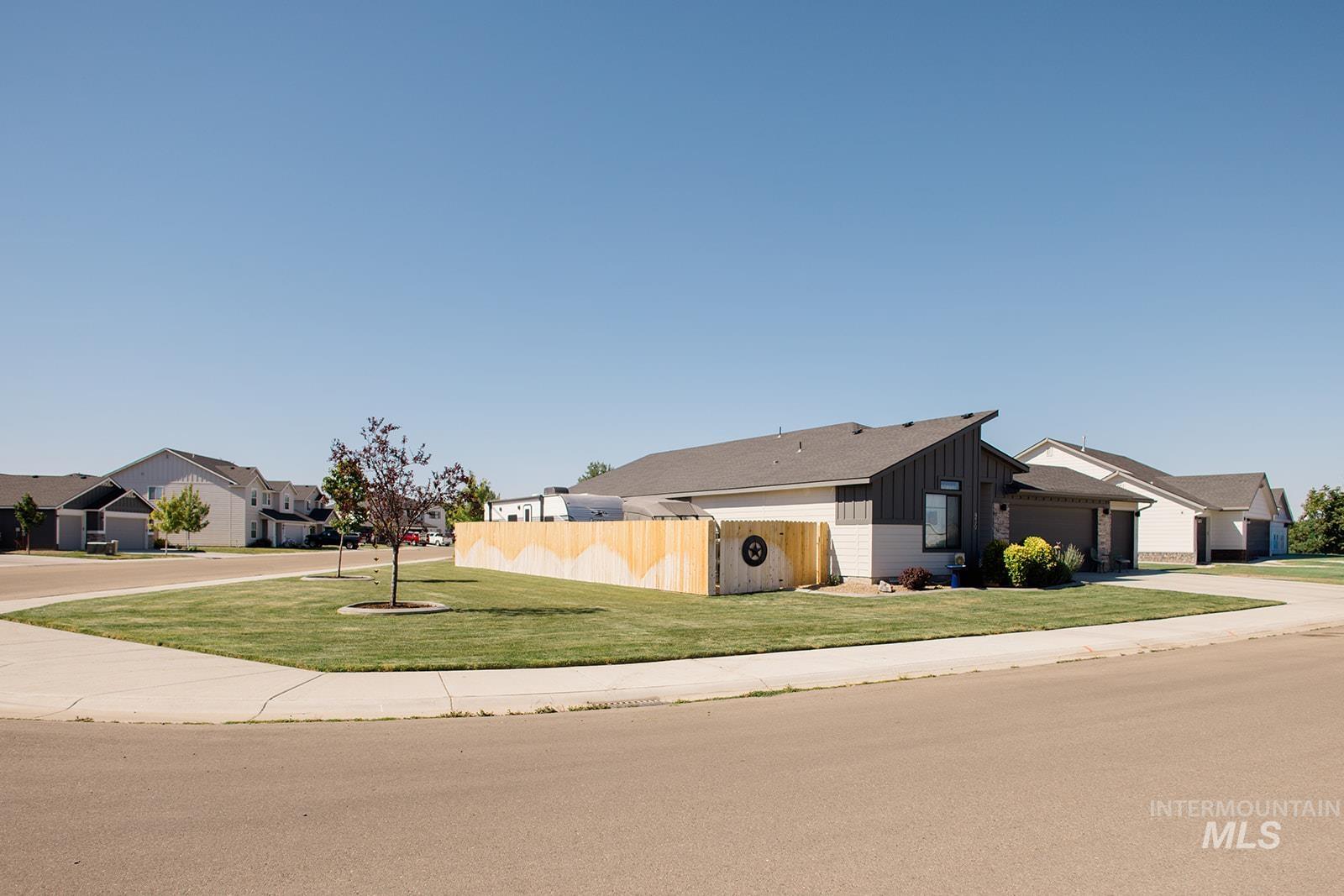 930 SW Lago, Mountain Home, Idaho 83647, 4 Bedrooms, 2 Bathrooms, Residential For Sale, Price $425,000, 98990286