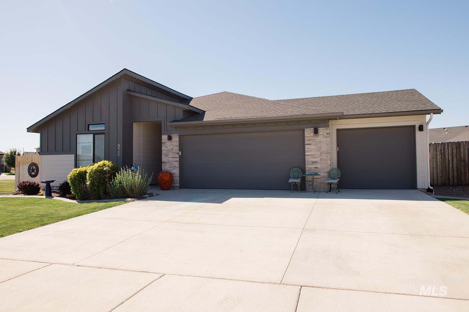 930 SW Lago, Mountain Home, Idaho 83647, 4 Bedrooms, 2 Bathrooms, Residential For Sale, Price $425,000, 98990286