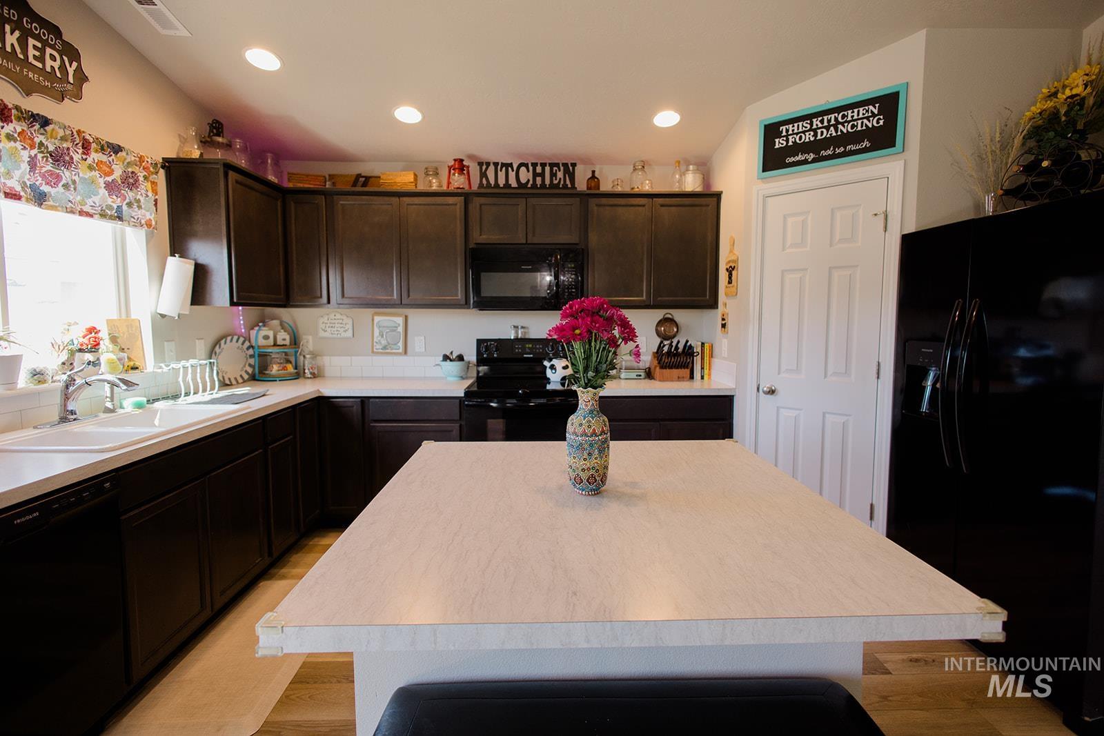930 SW Lago, Mountain Home, Idaho 83647, 4 Bedrooms, 2 Bathrooms, Residential For Sale, Price $425,000, 98990286