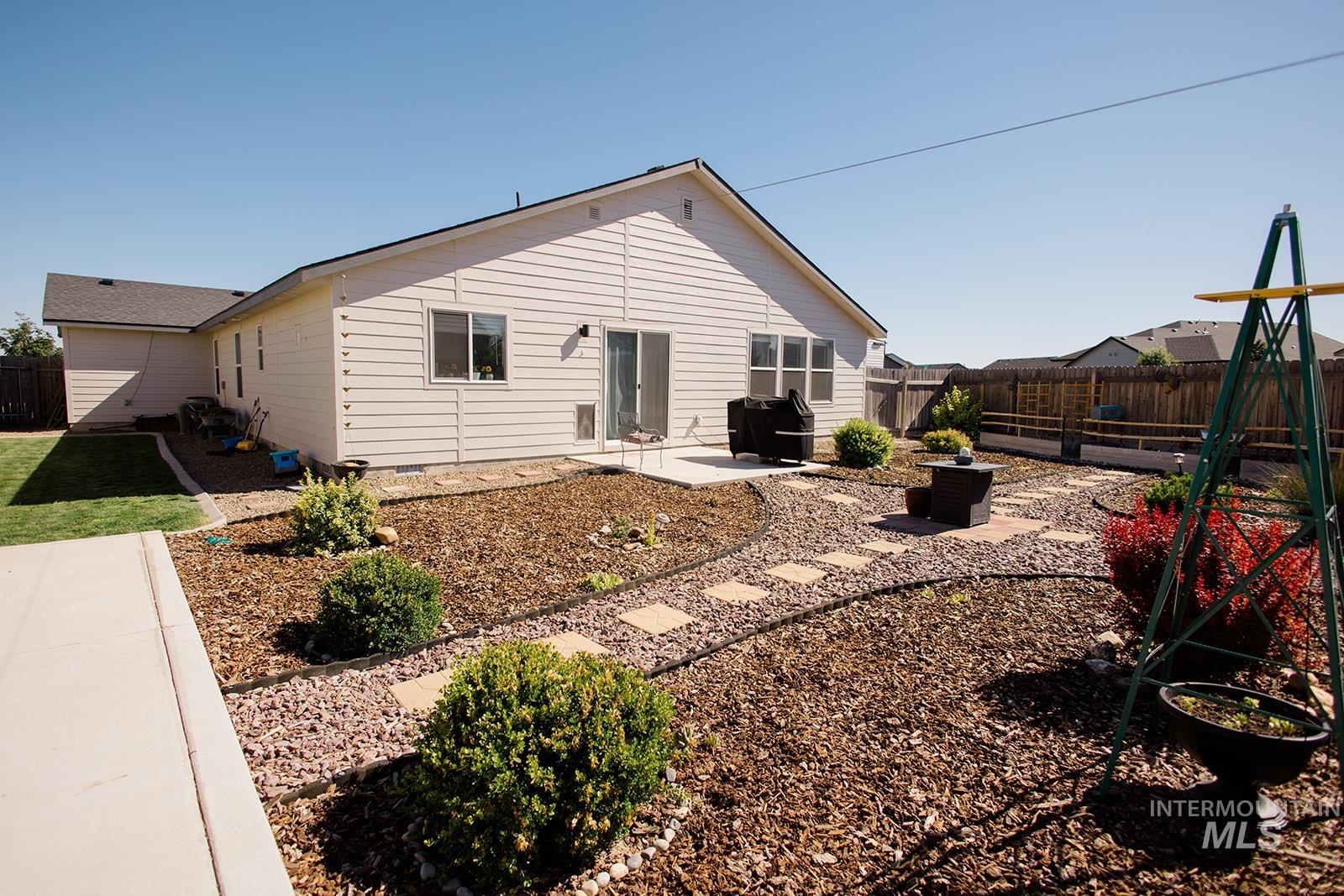 930 SW Lago, Mountain Home, Idaho 83647, 4 Bedrooms, 2 Bathrooms, Residential For Sale, Price $425,000, 98990286