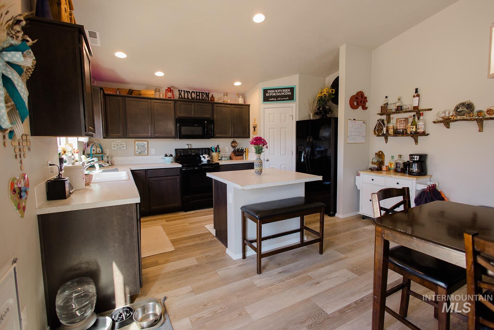 930 SW Lago, Mountain Home, Idaho 83647, 4 Bedrooms, 2 Bathrooms, Residential For Sale, Price $425,000, 98990286