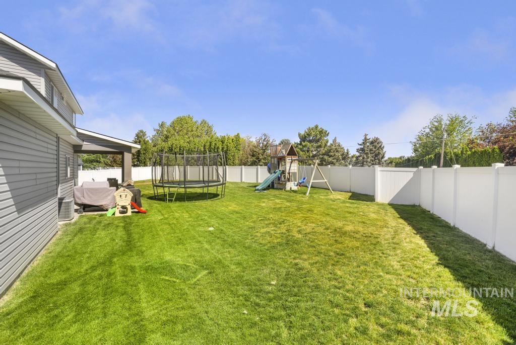 2496 Village St, Twin Falls, Idaho 83301, 4 Bedrooms, 3 Bathrooms, Residential For Sale, Price $435,000,MLS 98990290