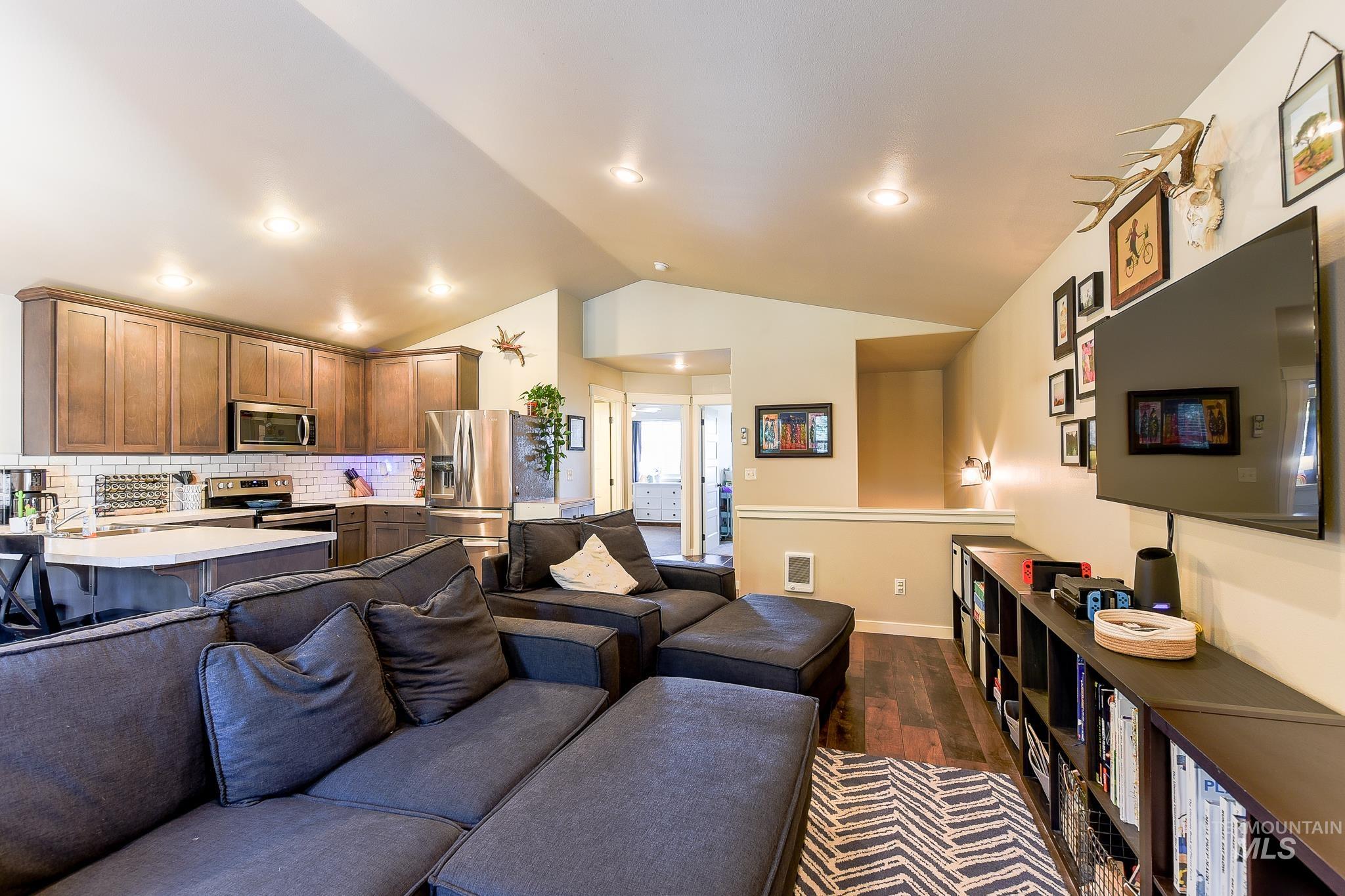 1373 Bristol Rd, Moscow, Idaho 83843, 3 Bedrooms, 2 Bathrooms, Residential For Sale, Price $375,000,MLS 98990293