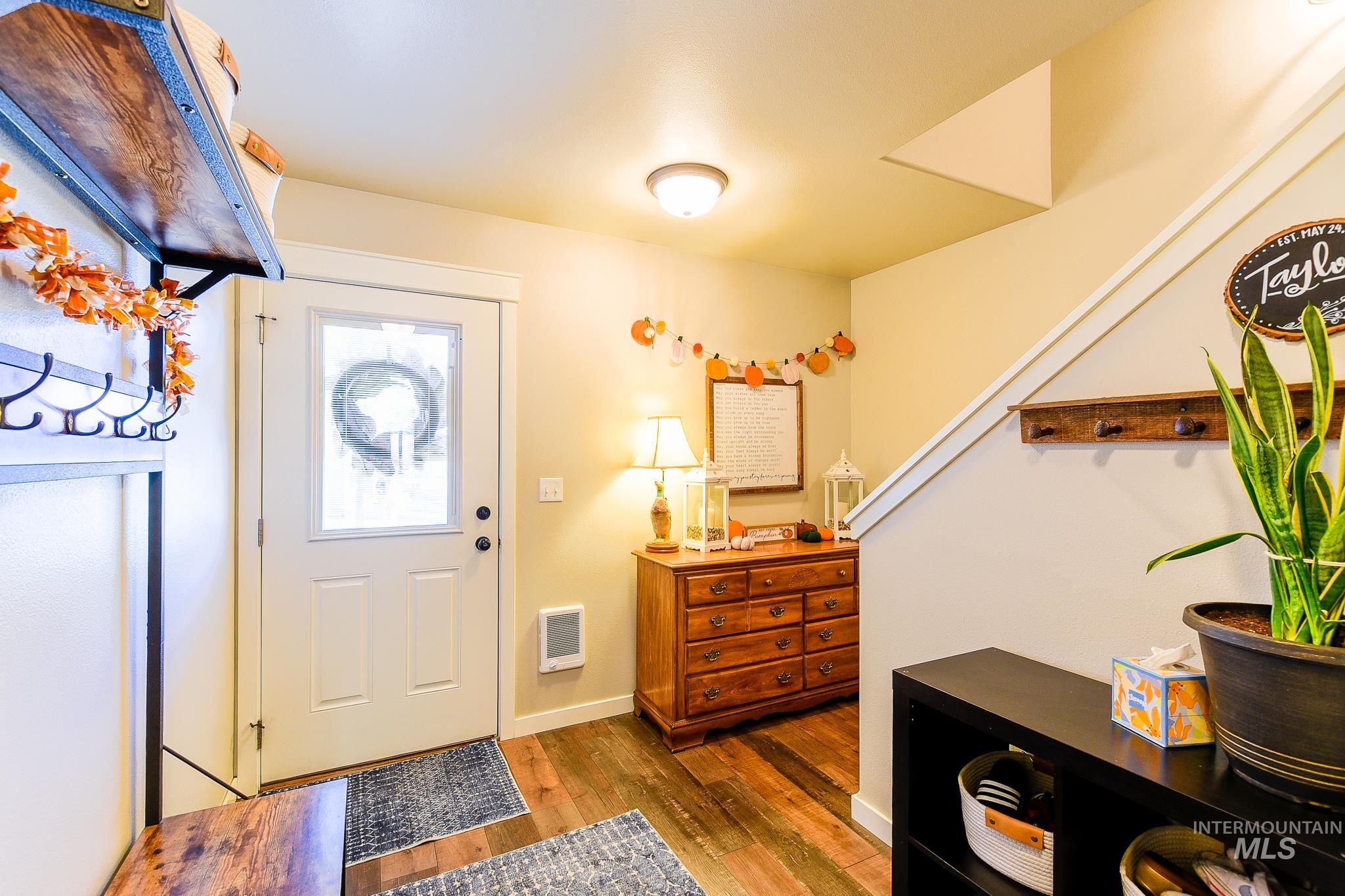 1373 Bristol Rd, Moscow, Idaho 83843, 3 Bedrooms, 2 Bathrooms, Residential For Sale, Price $375,000,MLS 98990293