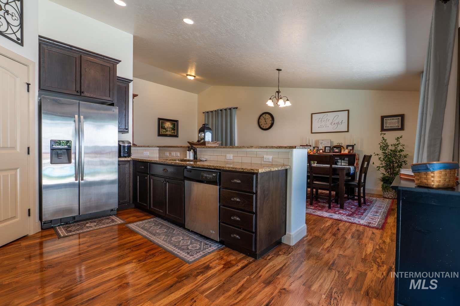 800 Harvest Way, Middleton, Idaho 83644, 3 Bedrooms, 3 Bathrooms, Residential For Sale, Price $465,000,MLS 98990296