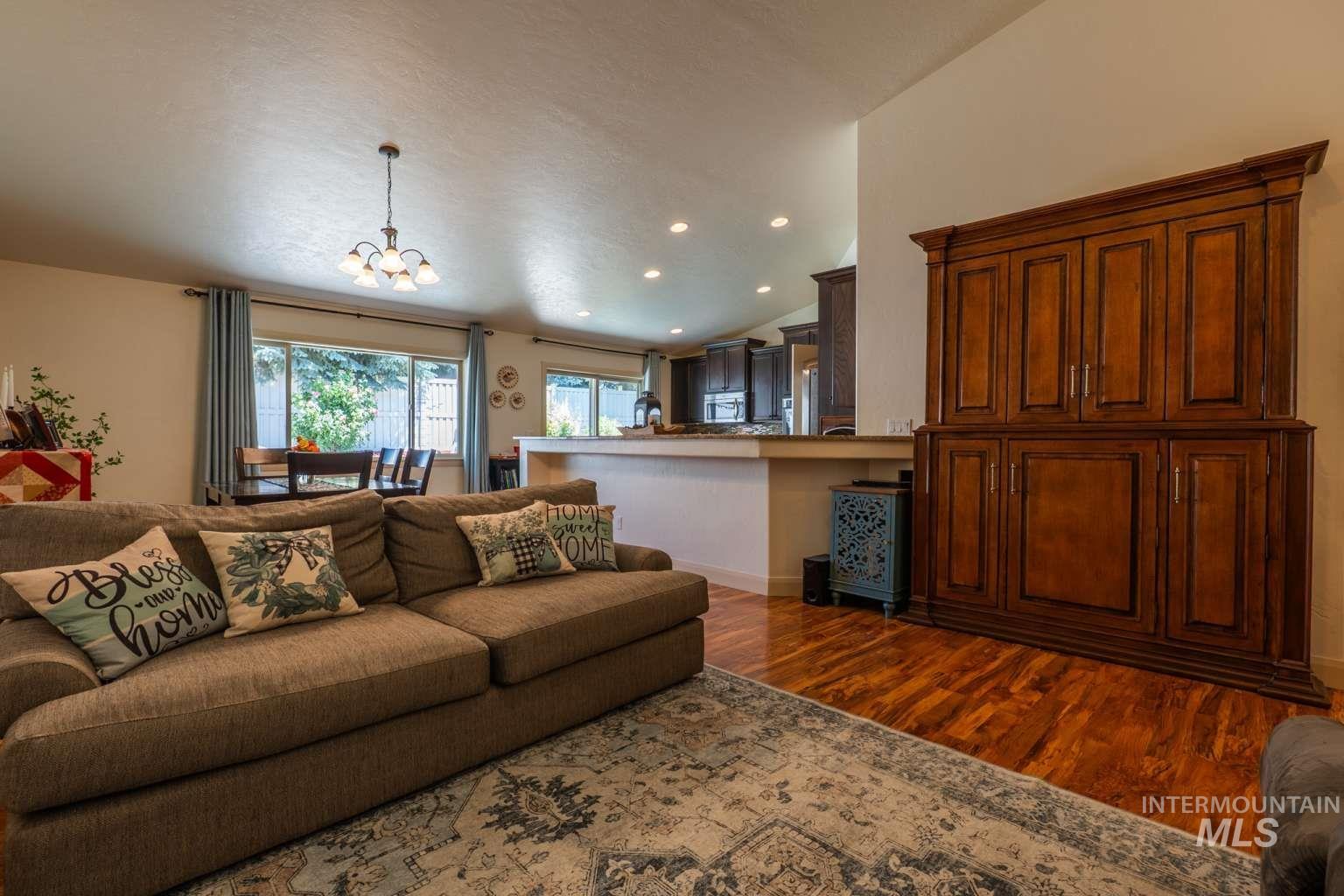 800 Harvest Way, Middleton, Idaho 83644, 3 Bedrooms, 3 Bathrooms, Residential For Sale, Price $465,000,MLS 98990296
