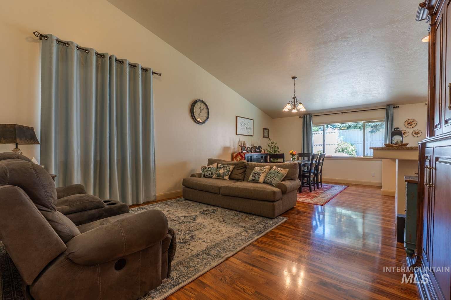 800 Harvest Way, Middleton, Idaho 83644, 3 Bedrooms, 3 Bathrooms, Residential For Sale, Price $465,000,MLS 98990296