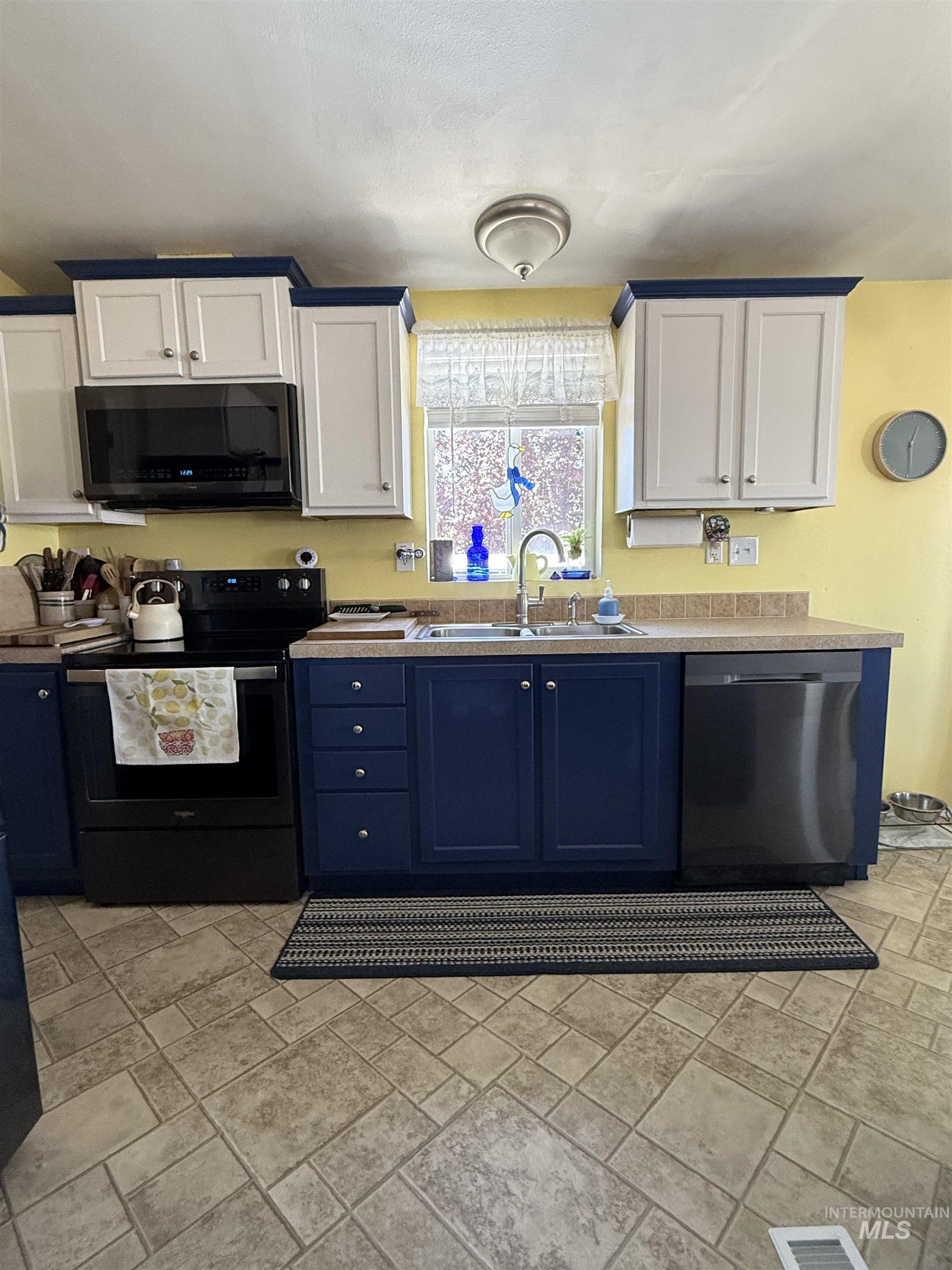 2750 Alden Rd #12, Fruitland, Idaho 83619, 3 Bedrooms, 2 Bathrooms, Residential For Sale, Price $154,900, 98990310
